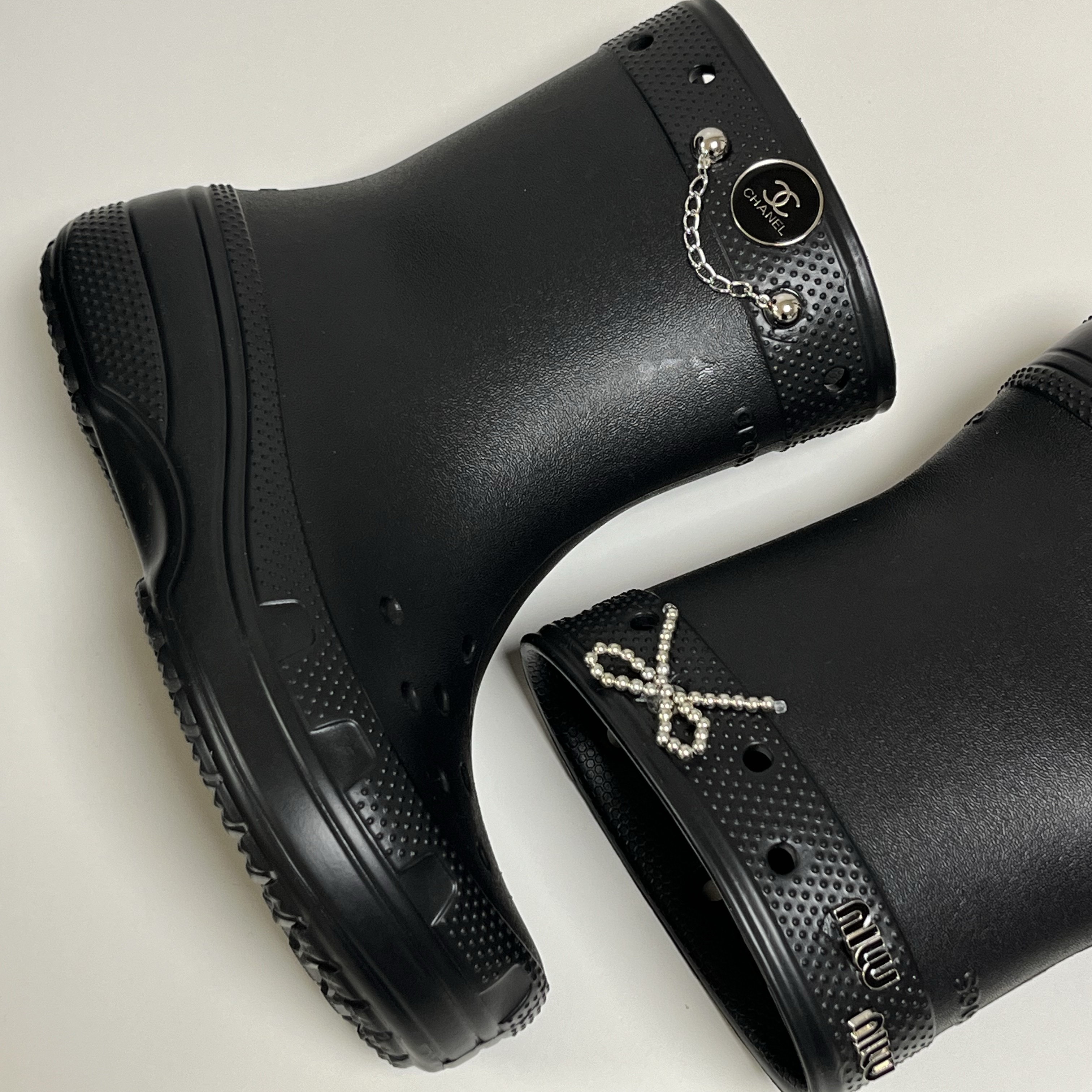 Crocs Classic Rain Boots Black 착용 스타일 - 2