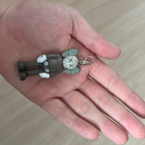 Kaws Tokyo First Companion Keychain Brown 착용 스타일