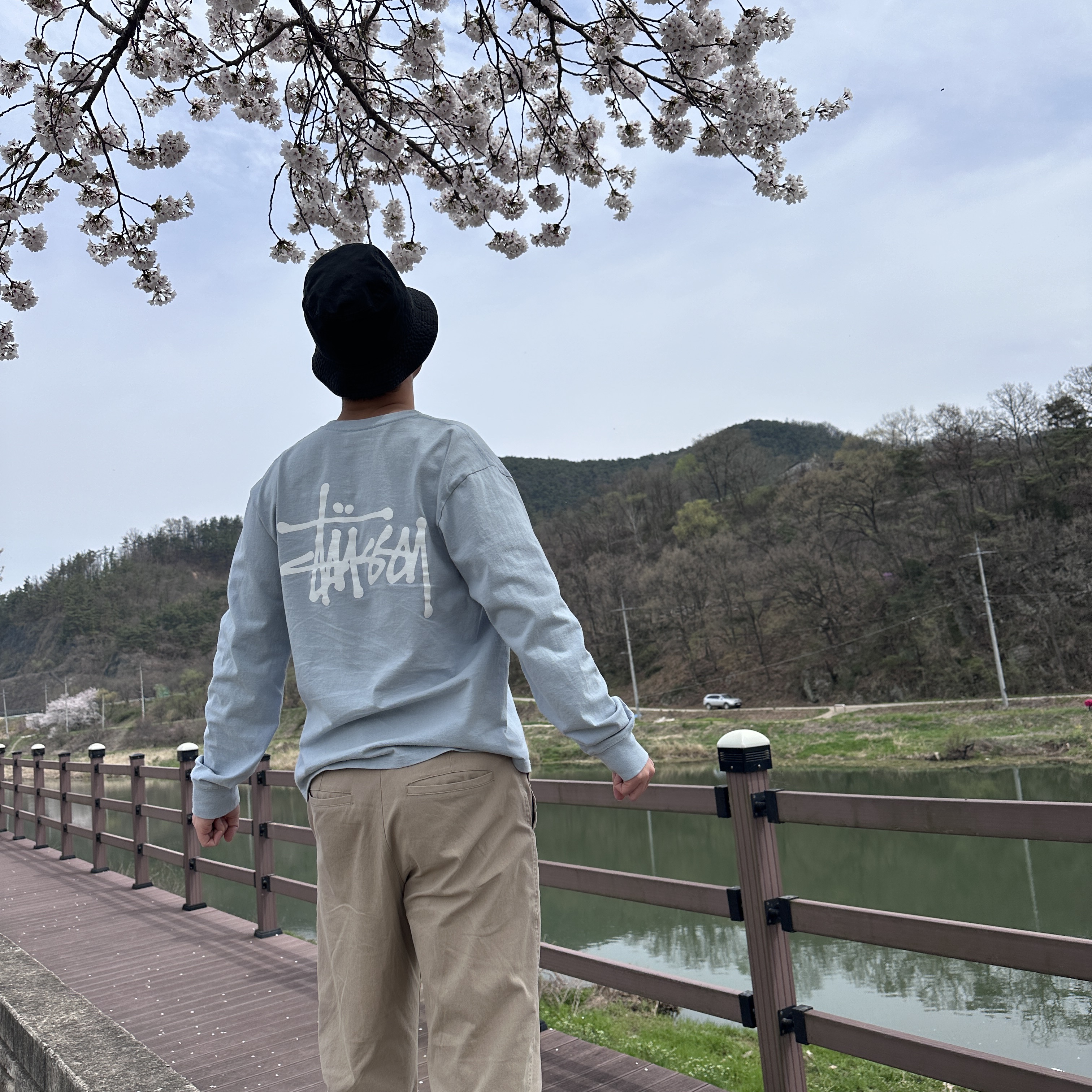 Stussy Basic Stussy LS T-Shirt Steel 2021, Nike Apex Futura Washed Bucket Hat Black 착용 스타일