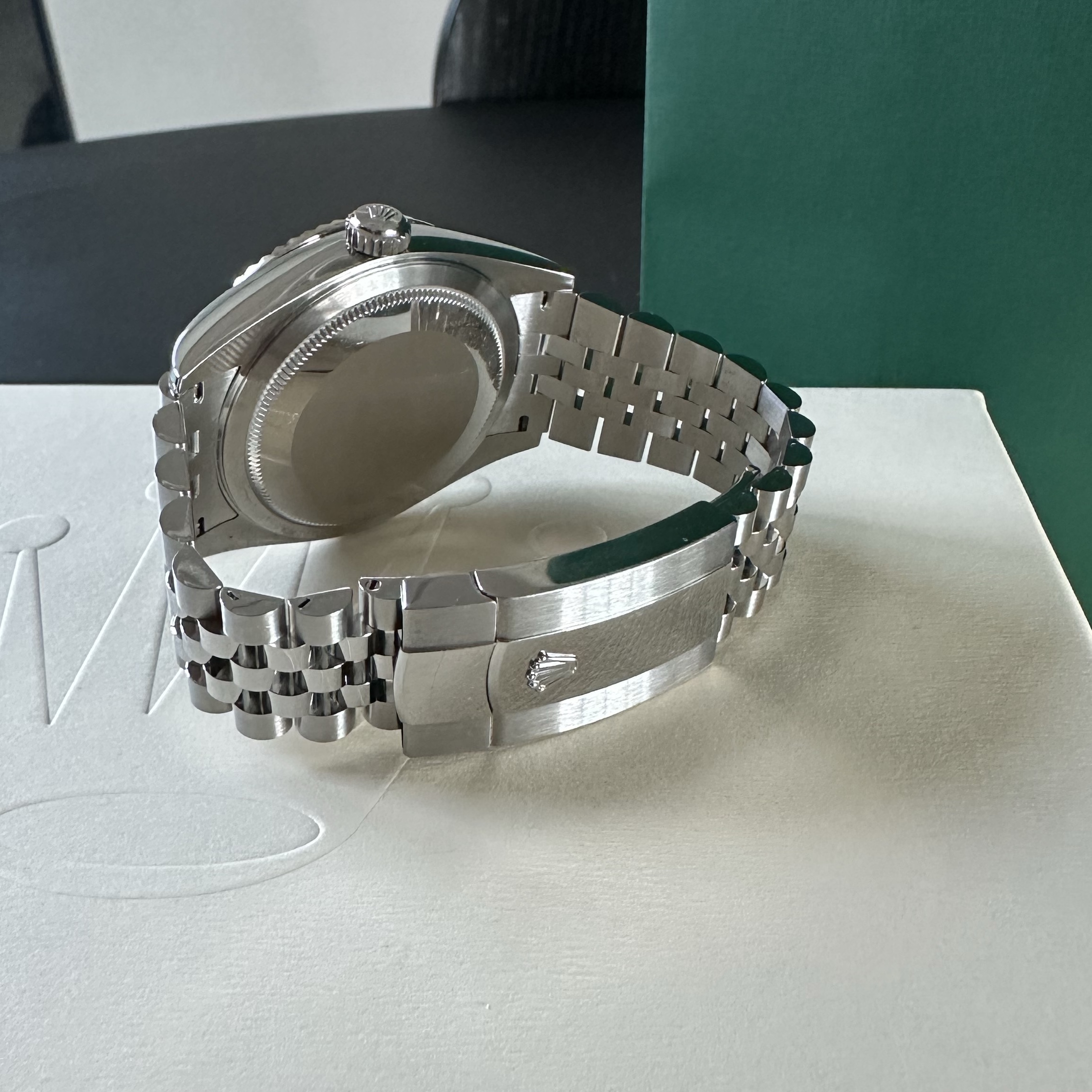 Rolex Sky-Dweller 42mm 336934 Bright Black Jubilee 착용 스타일 - 4