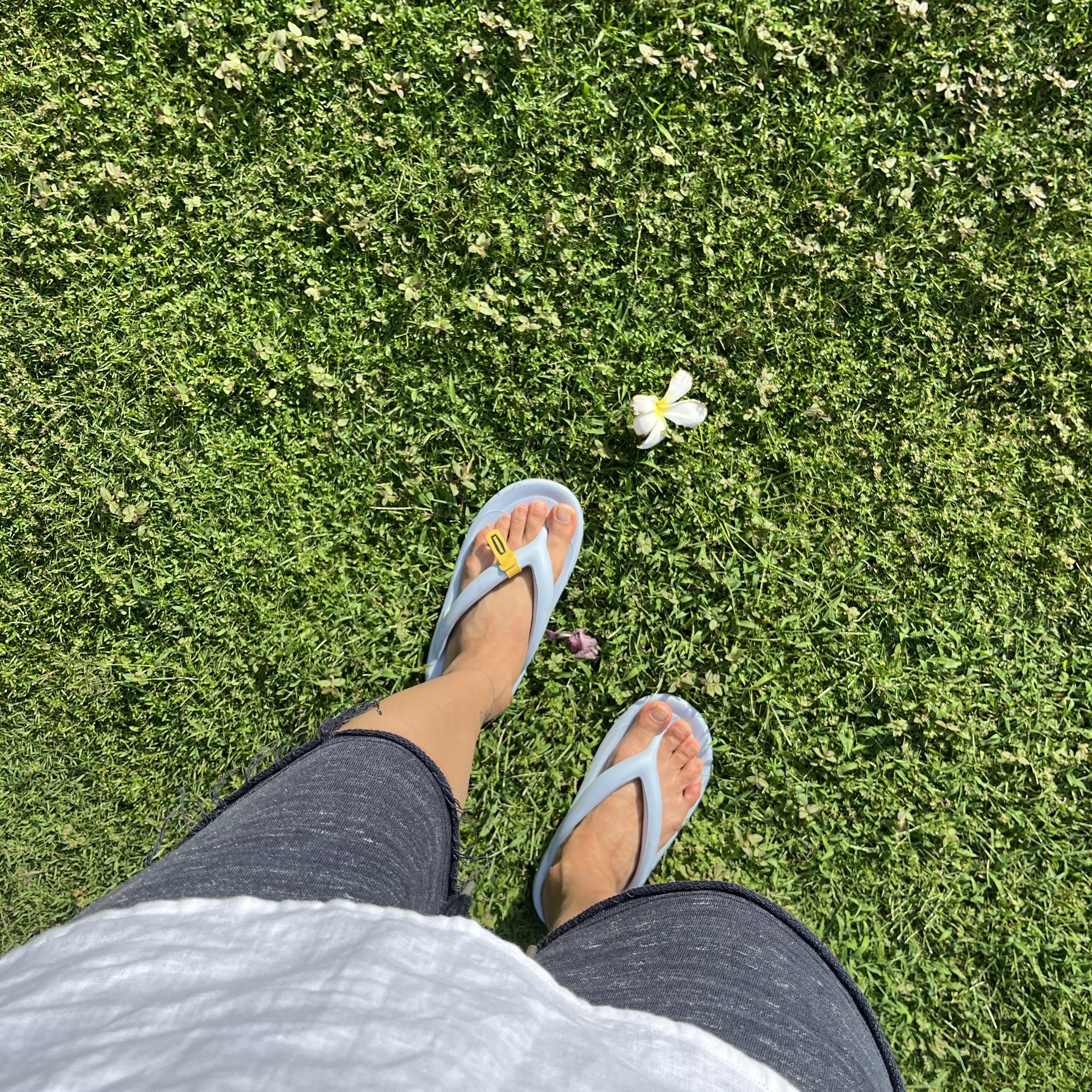 Taw&Toe Flip Flop Zerovity Bio Baby Blue 착용 스타일 - 2
