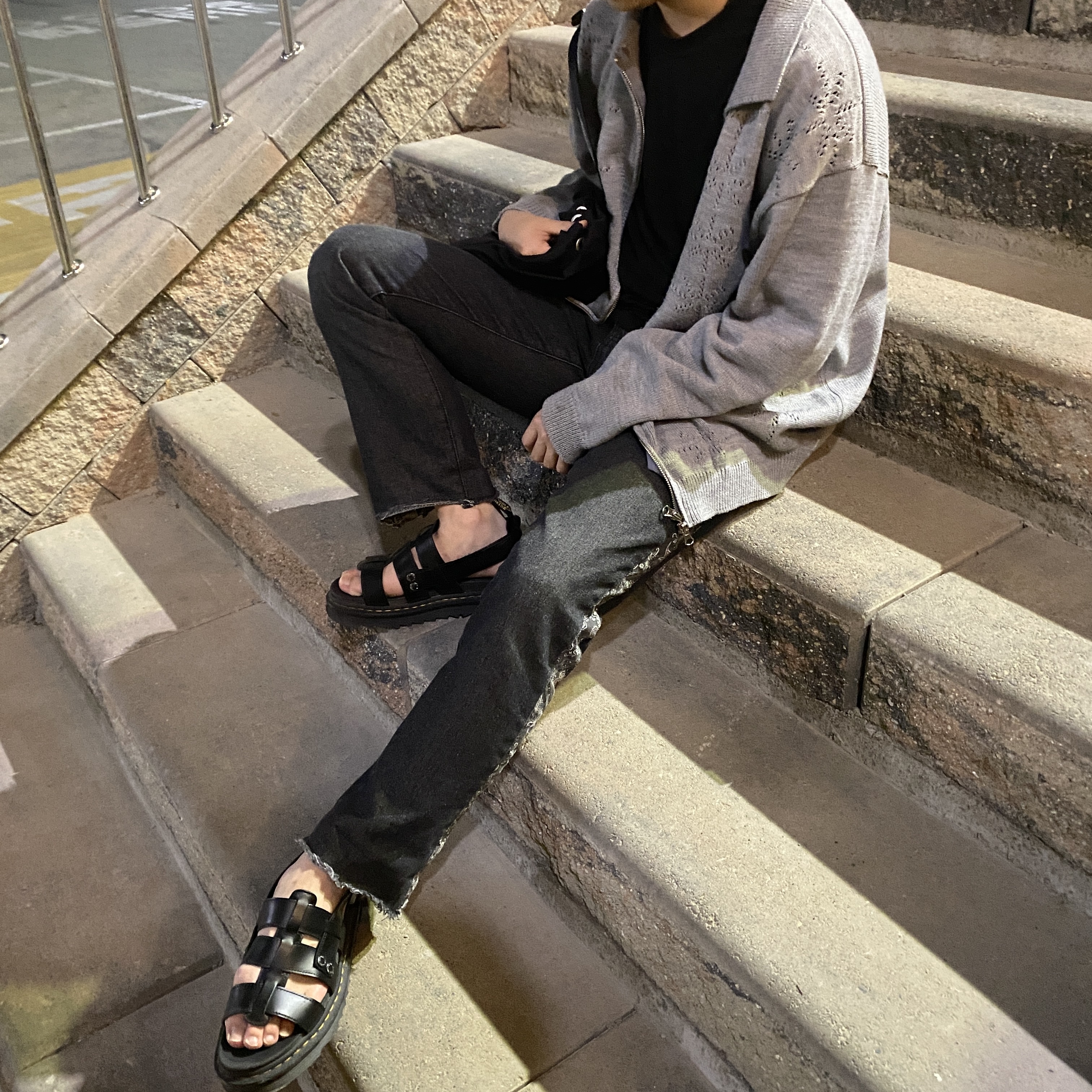 Dr. Martens Terry Leather Strap Sandals Black Brando 착용 스타일