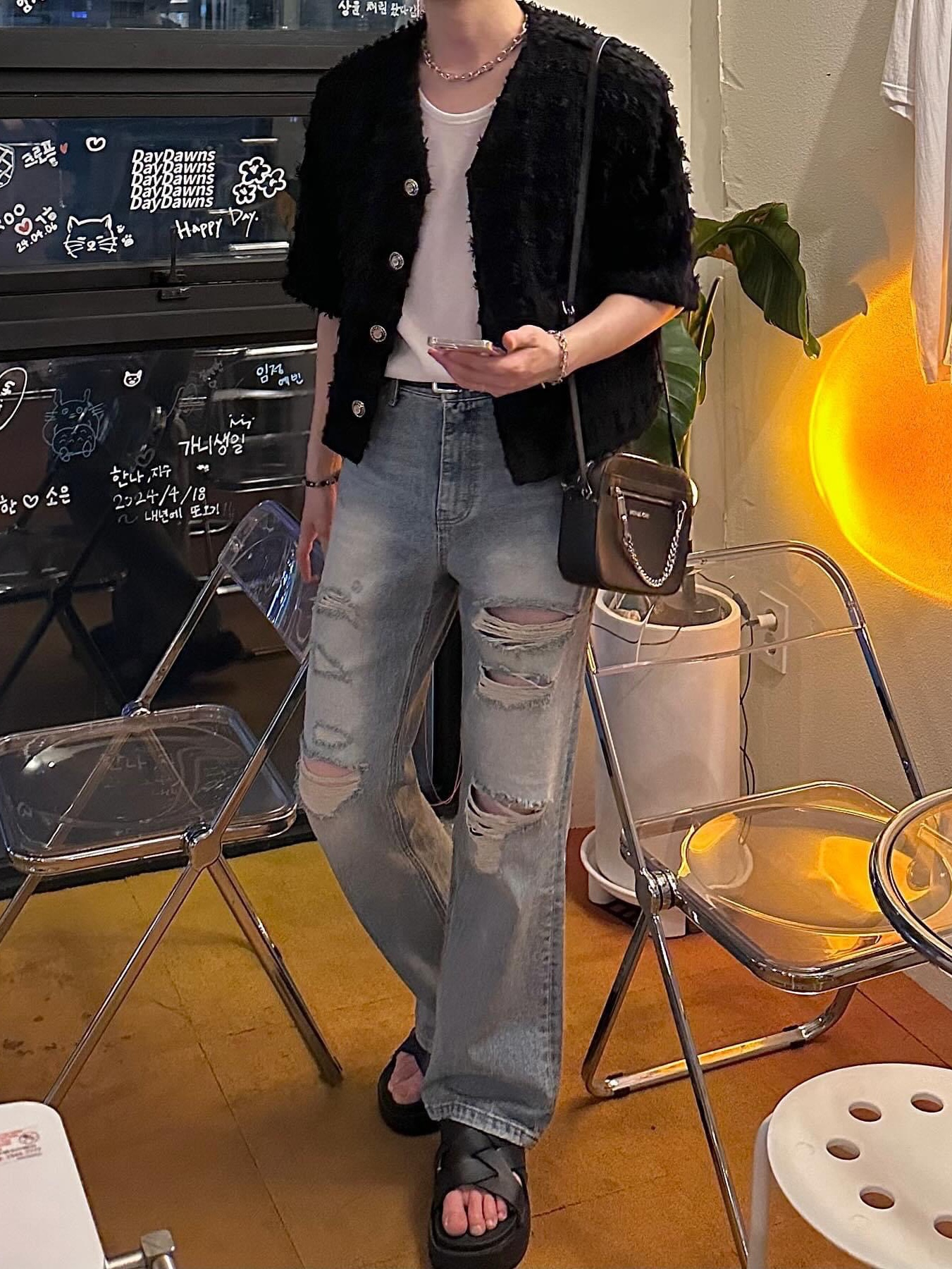 Our Legacy Ladon Brass Keychain Matte Nickel, Michael Kors Jet Set Large Saffiano Leather Crossbody Bag Black 착용 스타일 - 2