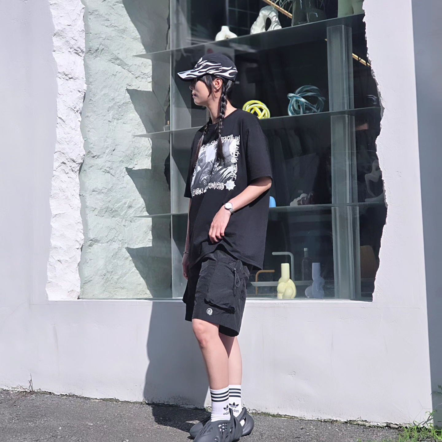 Adidas x NSRC Cap Black, Stussy x Gang Starr Take It Personal T-Shirt Black 착용 스타일 - 2