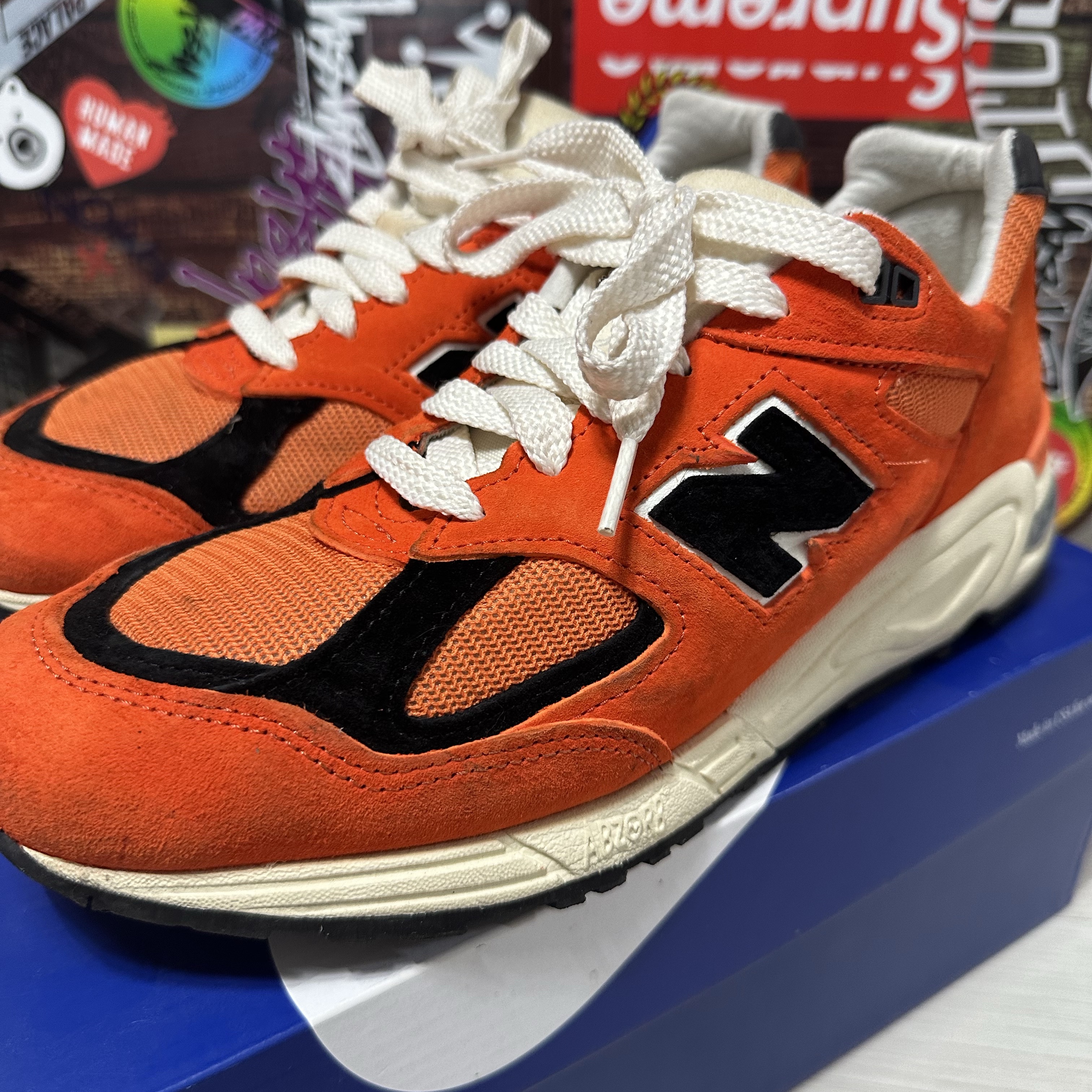 New Balance 990v2 Made in USA Marigold Black 착용 스타일