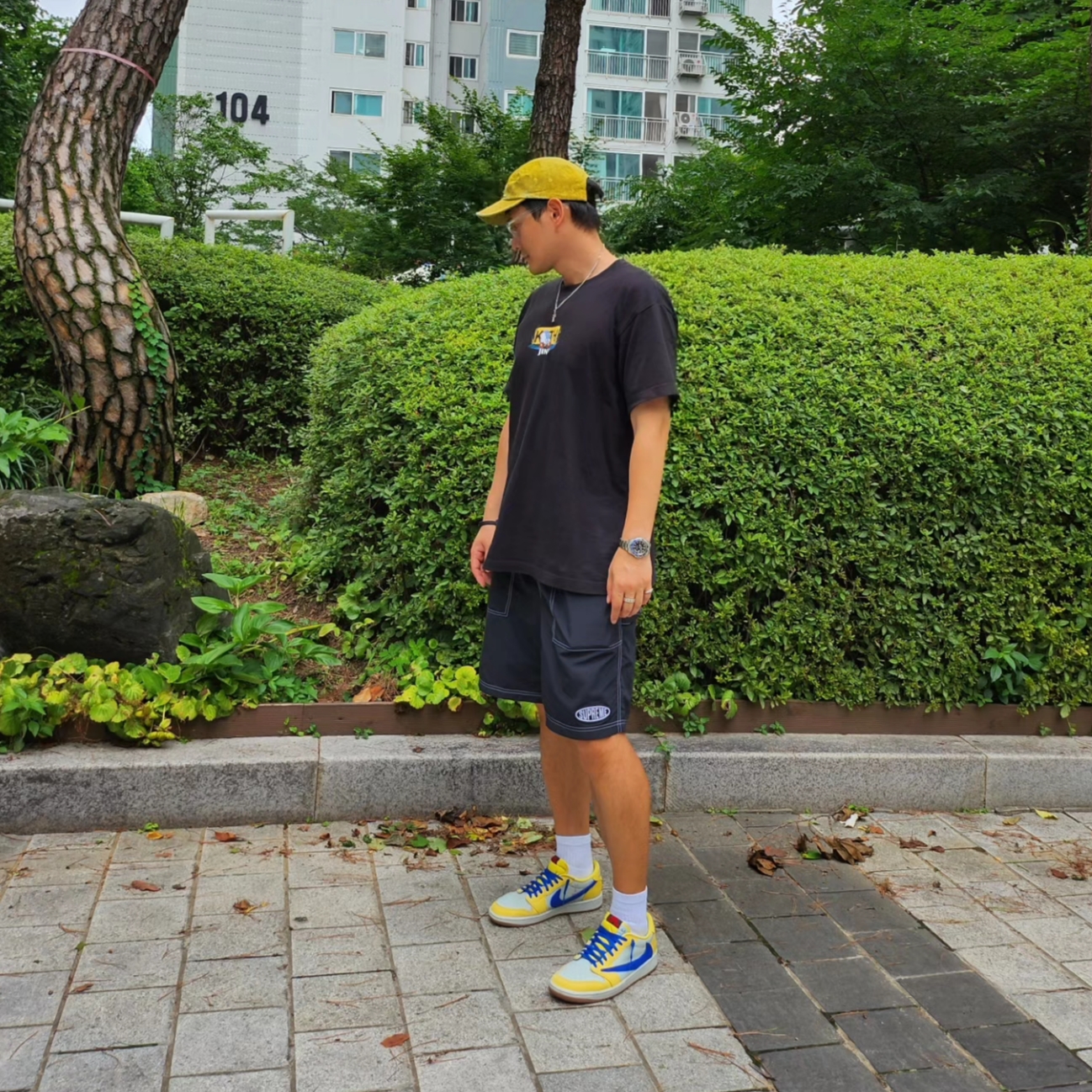(W) Jordan 1 x Travis Scott Retro Low OG SP Canary, Supreme Coated Denim Camp Cap Yellow - 24SS 착용 스타일 - 1