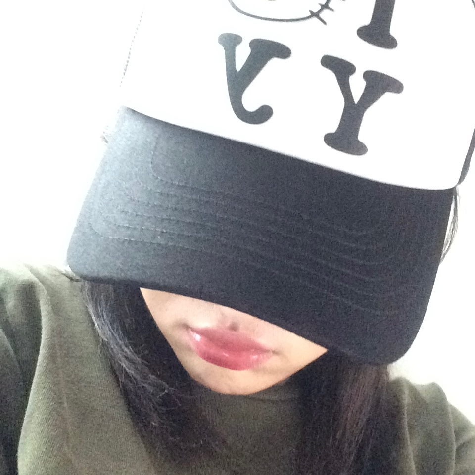 Open Yy x Hello Kitty Trucker Cap Black 착용 스타일 - 1