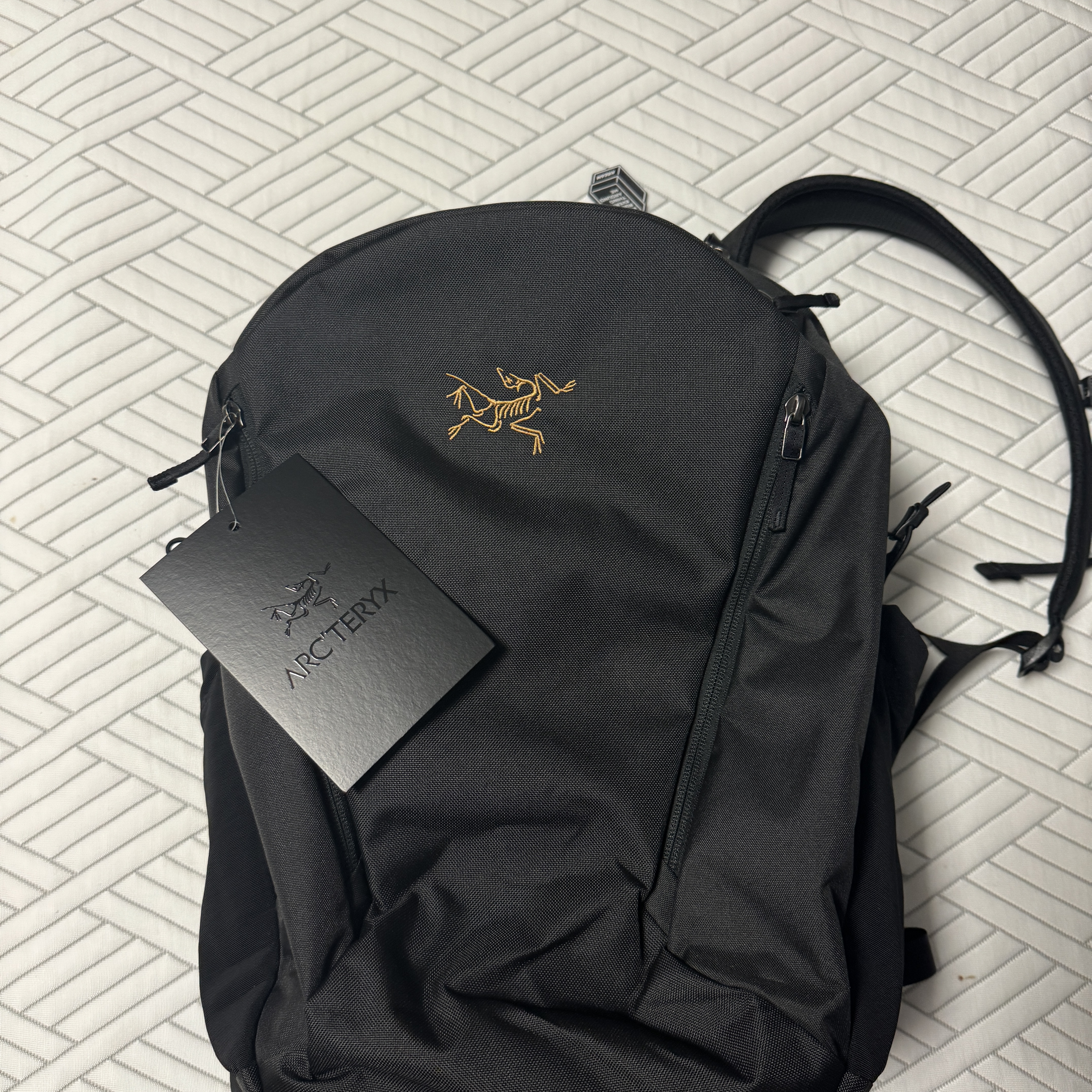 Arc'teryx Mantis 26 Backpack Black 착용 스타일