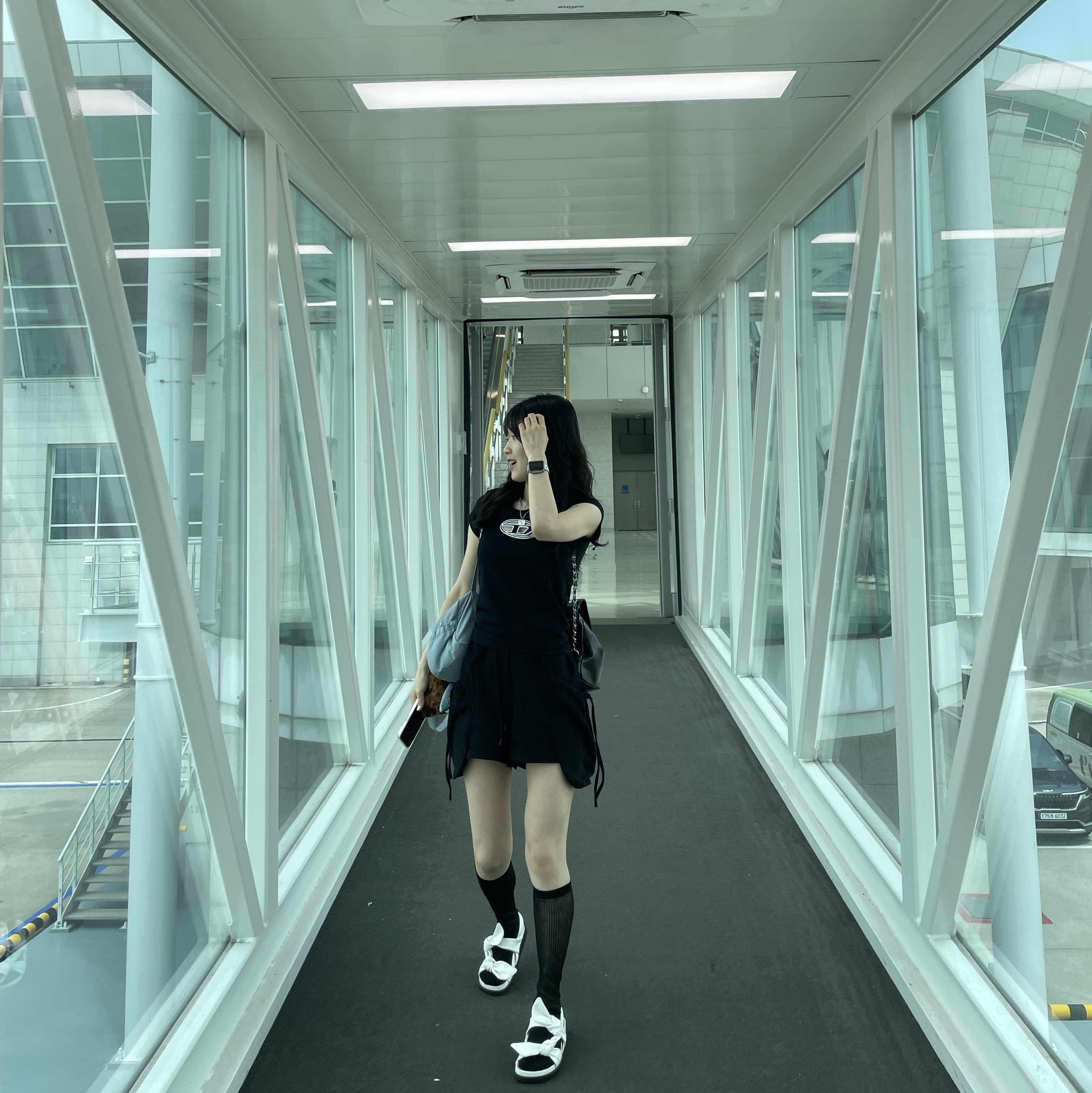 (W) Diesel T-Angie Peekaboo Logo T-Shirt Black 착용 스타일