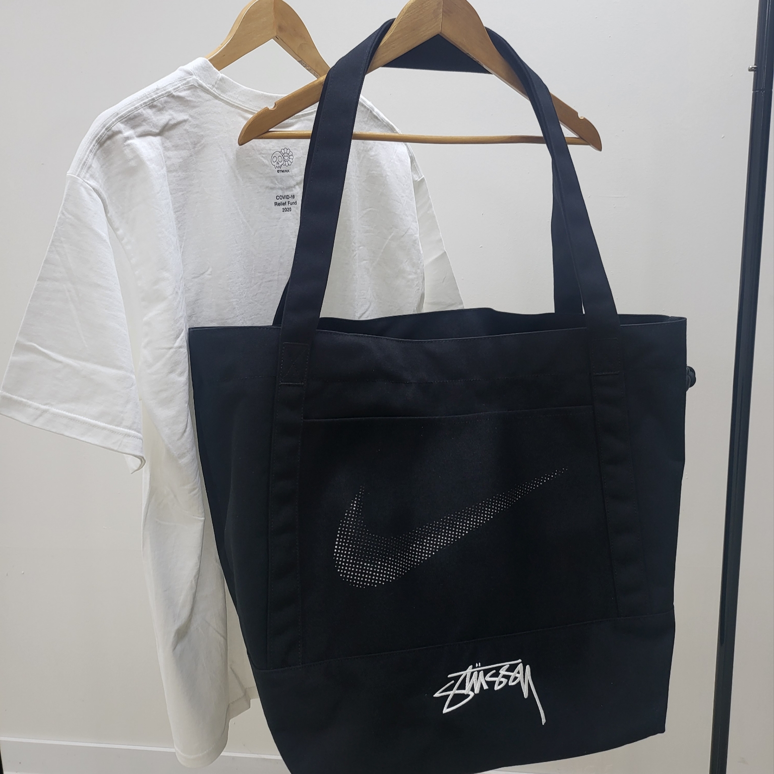 Nike x Stussy Tote Bag Black 착용 스타일 - 3
