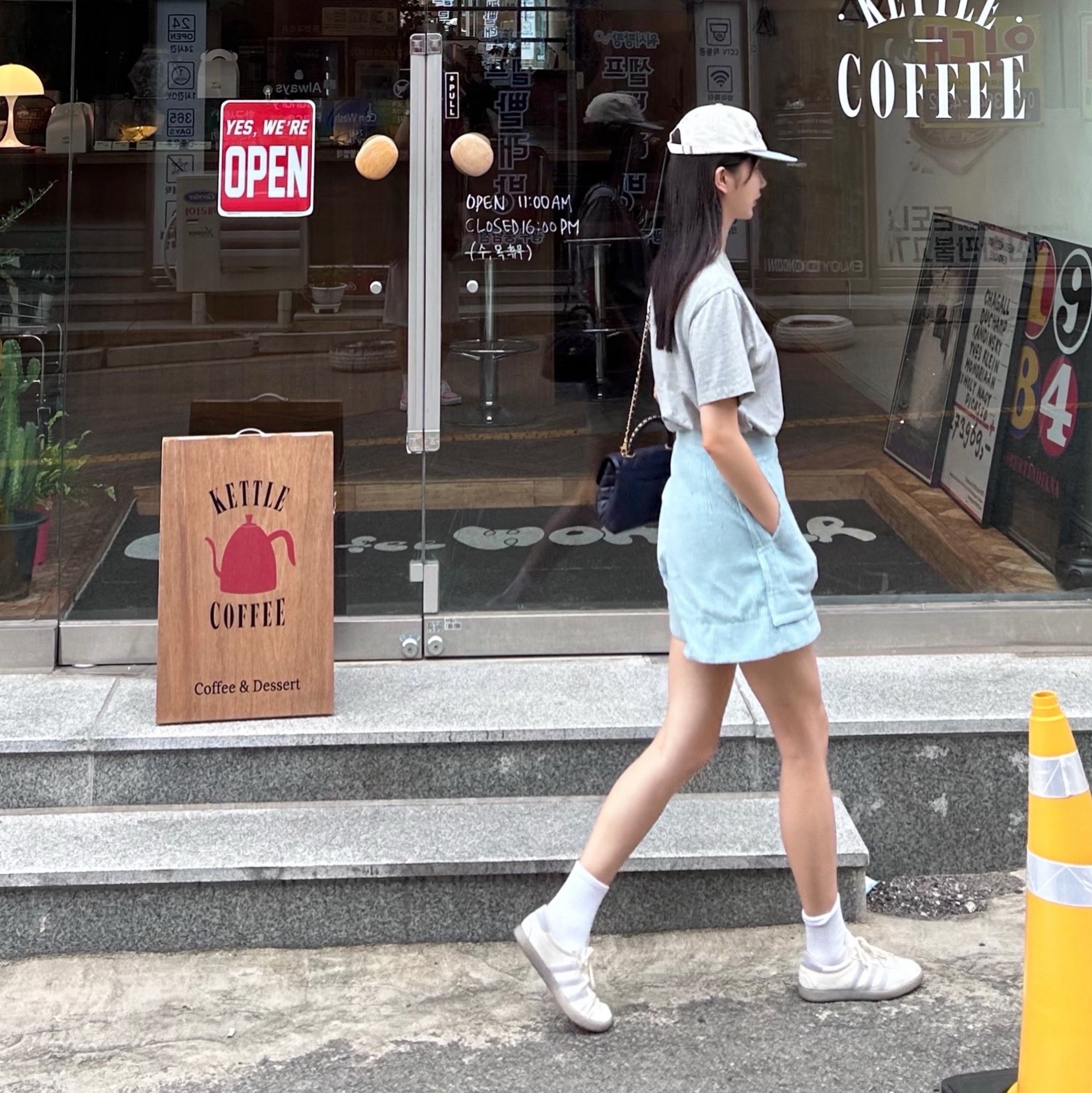 General Idea Unisex New York Retro Ball Cap Cream, Adidas Tobacco Gruen Cream White Bliss 착용 스타일