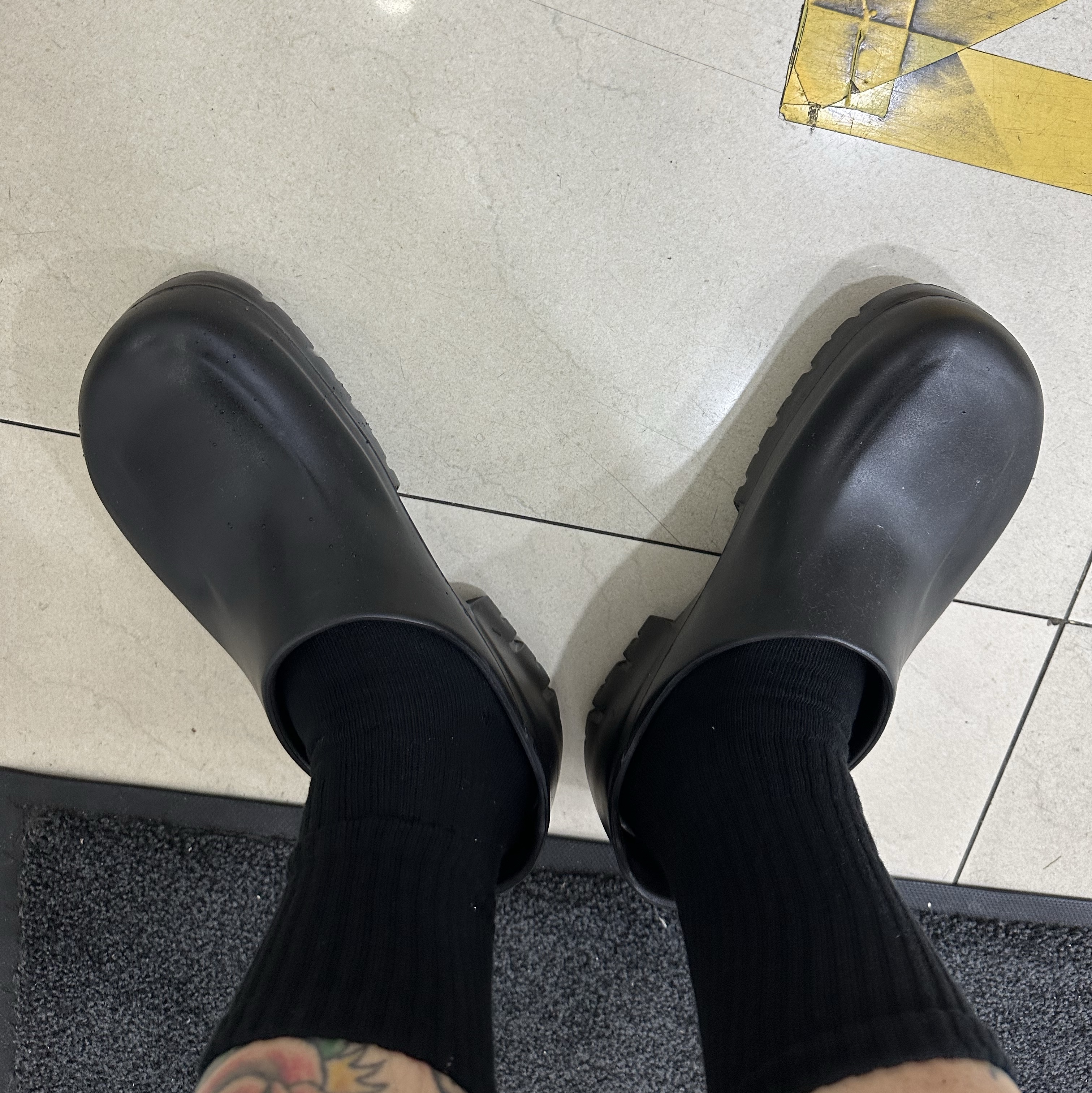 Birkenstock A630 Clog Black 착용 스타일
