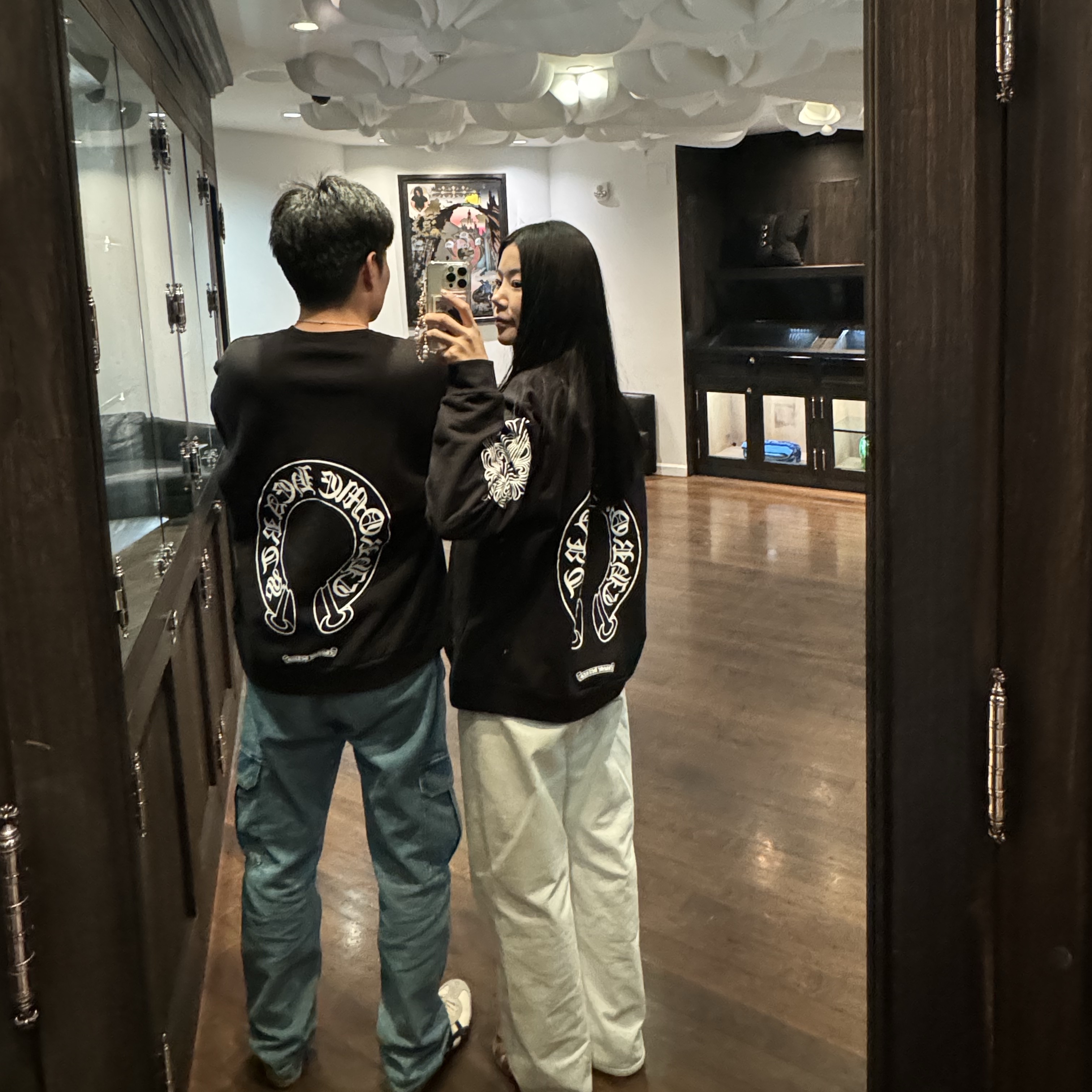 Chrome Hearts Horseshoe Logo Sweatshirt Black 착용 스타일