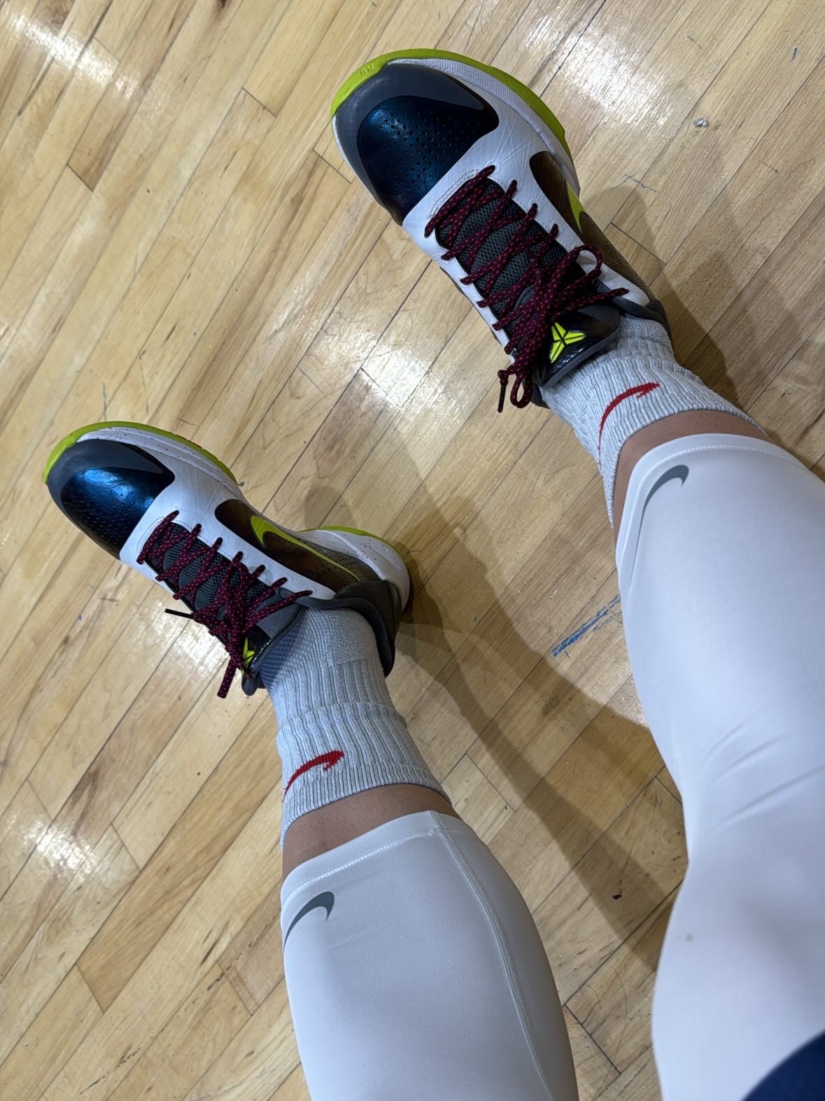 Nike Kobe 5 Protro Chaos 착용 스타일