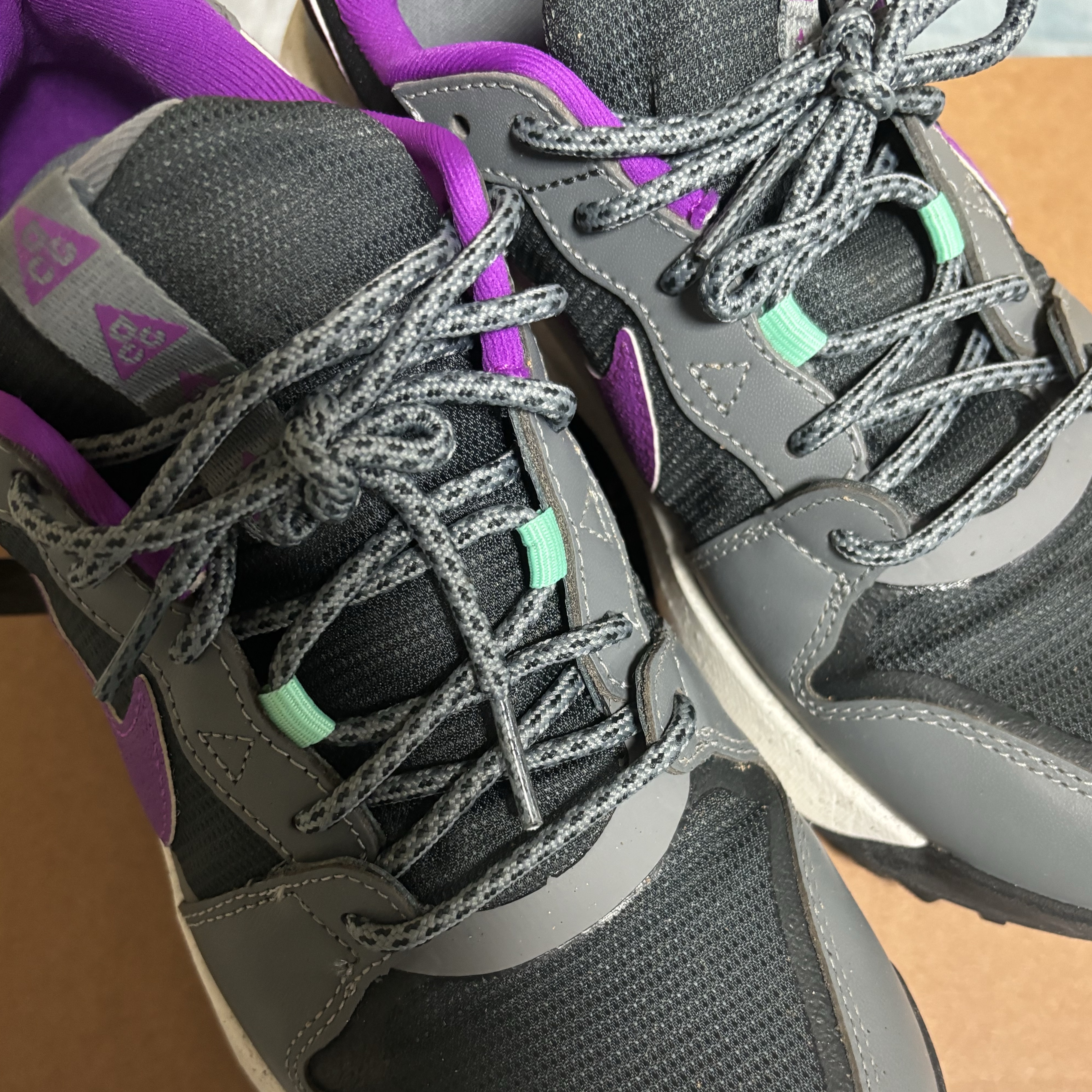 Nike ACG Lowcate Smoke Grey Vivid Purple 착용 스타일