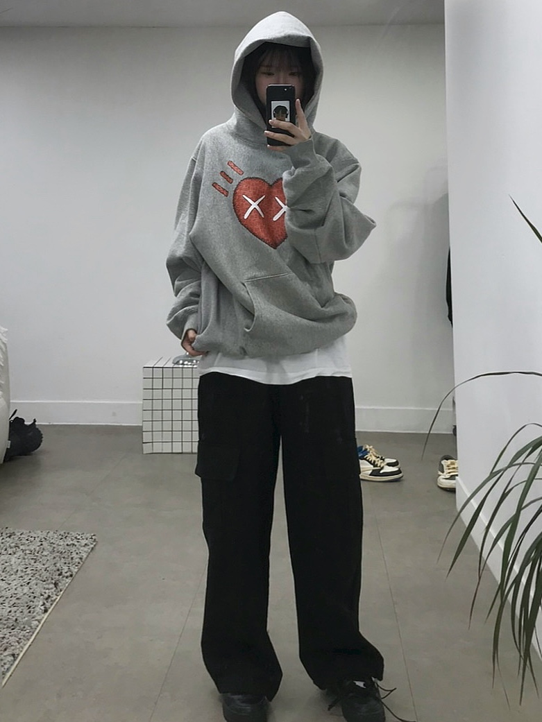 Human Made x Kaws #1 Pizza Hoodie Grey 착용 스타일