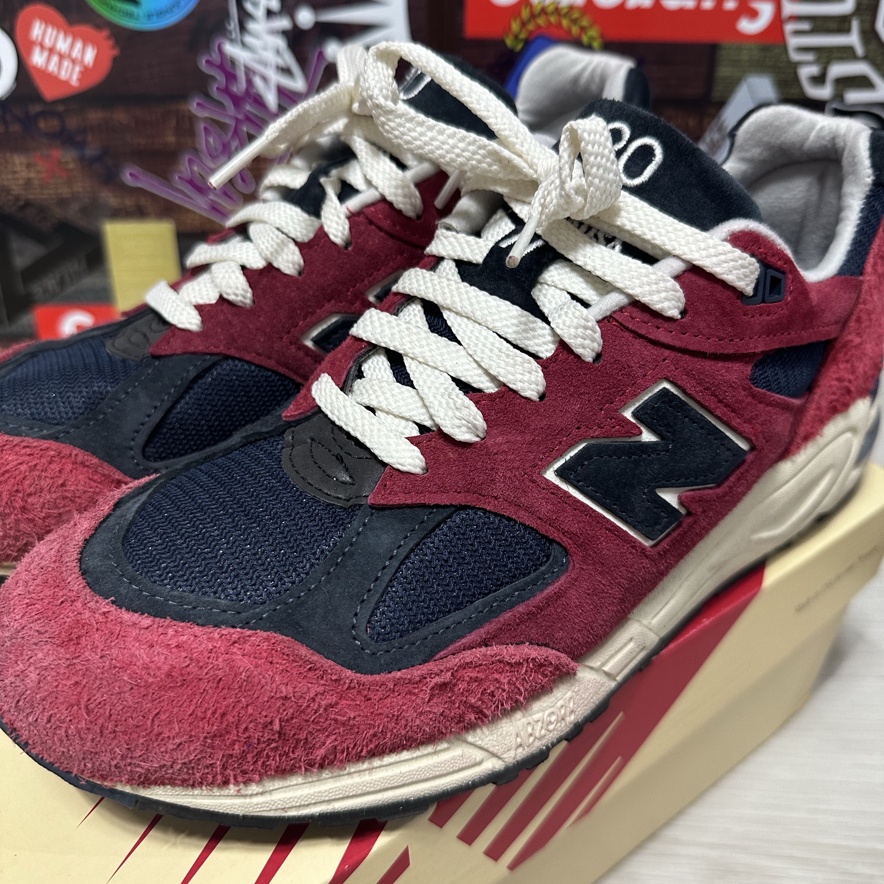 New Balance 990v2 Made in USA Chrysanthemum Navy 착용 스타일