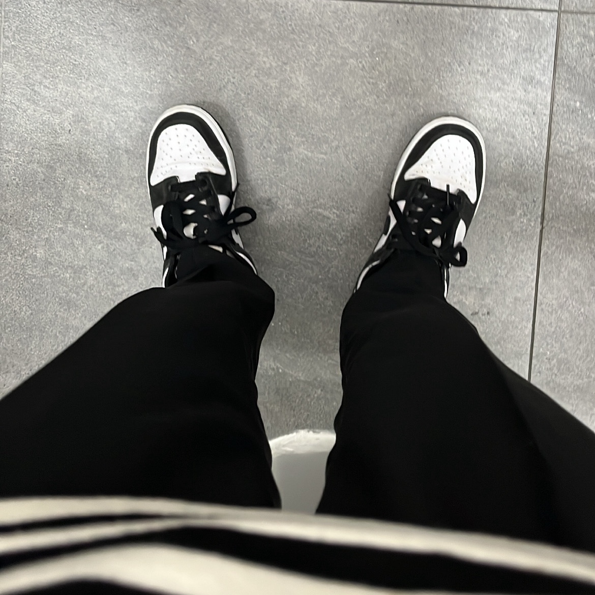 (W) Nike Dunk Low Black 착용 스타일 - 1
