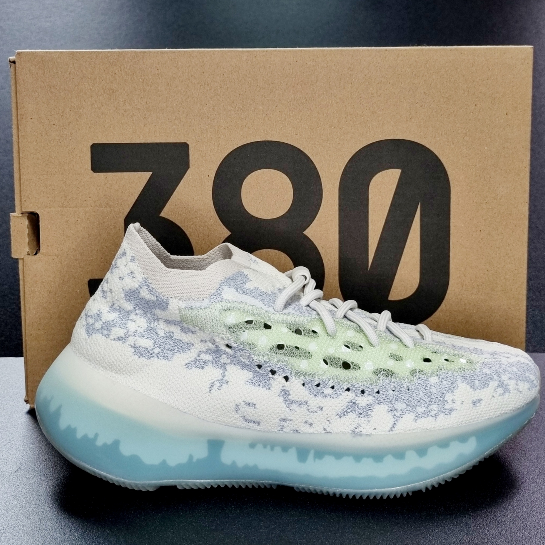 Adidas Yeezy Boost 380 Alien Blue - Reflective 착용 스타일 - 1