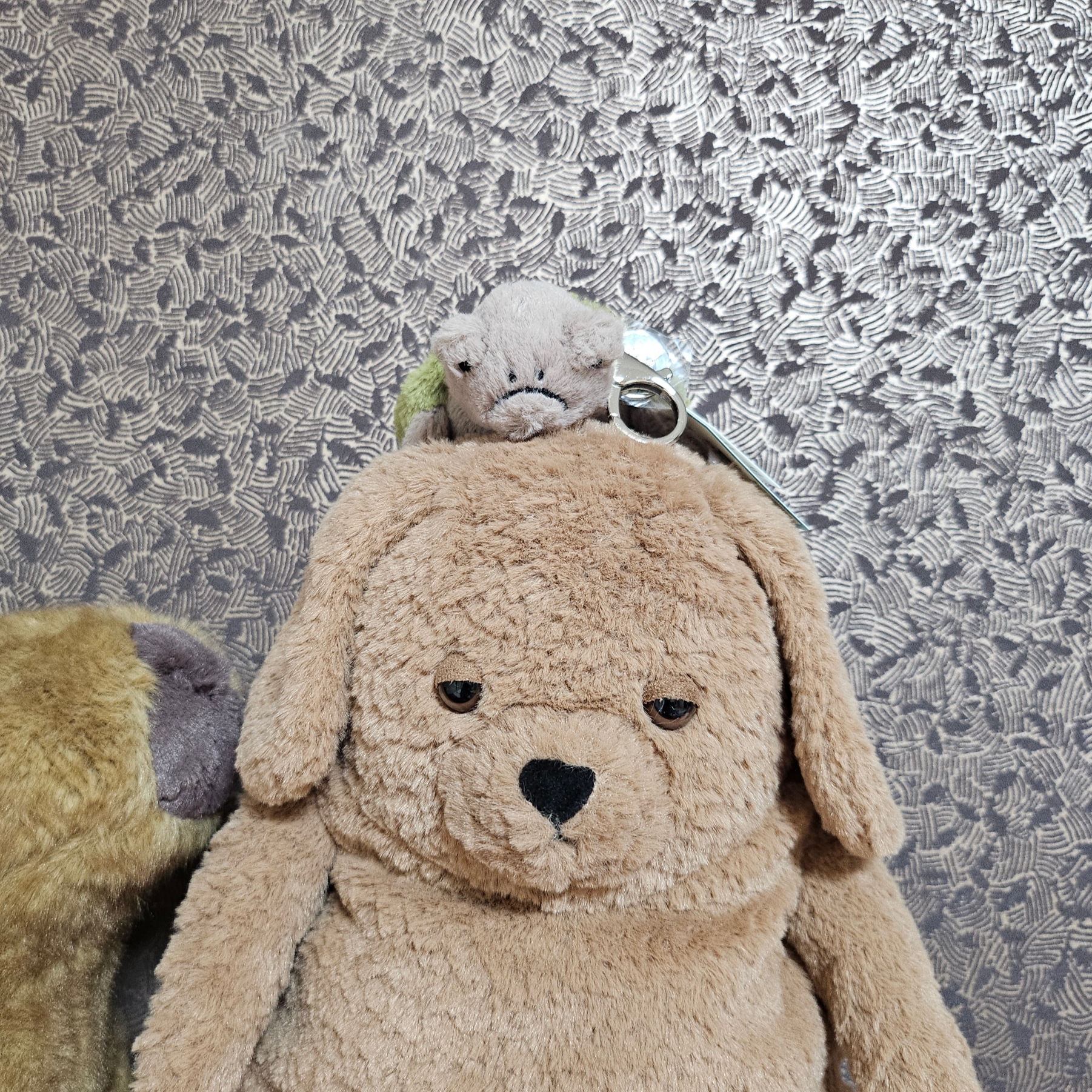 Jellycat Timmy Turtle Bag Charm Beige Green 착용 스타일
