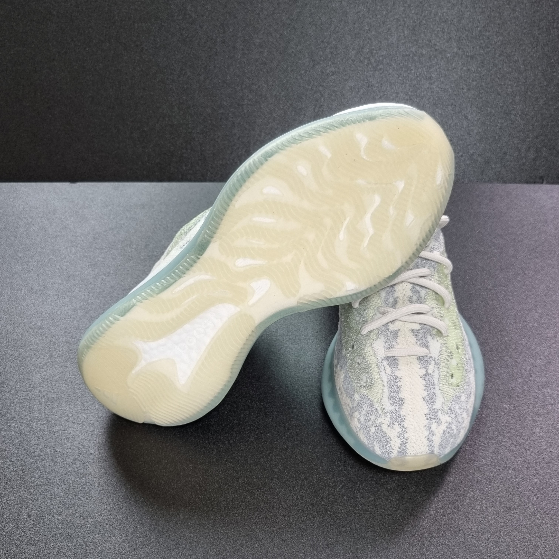 Adidas Yeezy Boost 380 Alien Blue - Reflective 착용 스타일 - 2