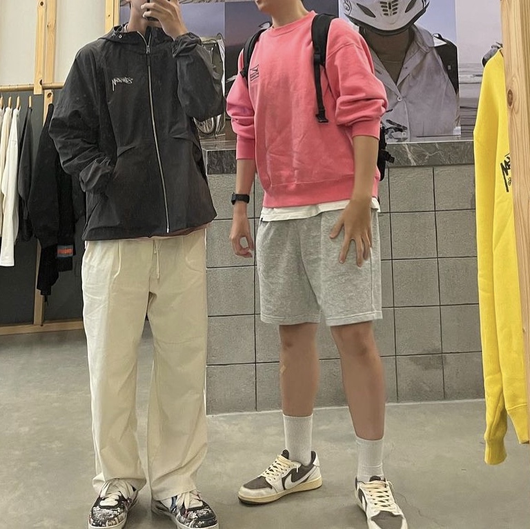 Stussy Wave Dye Beach Shell Jacket Black, Nike x Stussy NRG Washed Fleece Crewneck Lotus PInk 착용 스타일