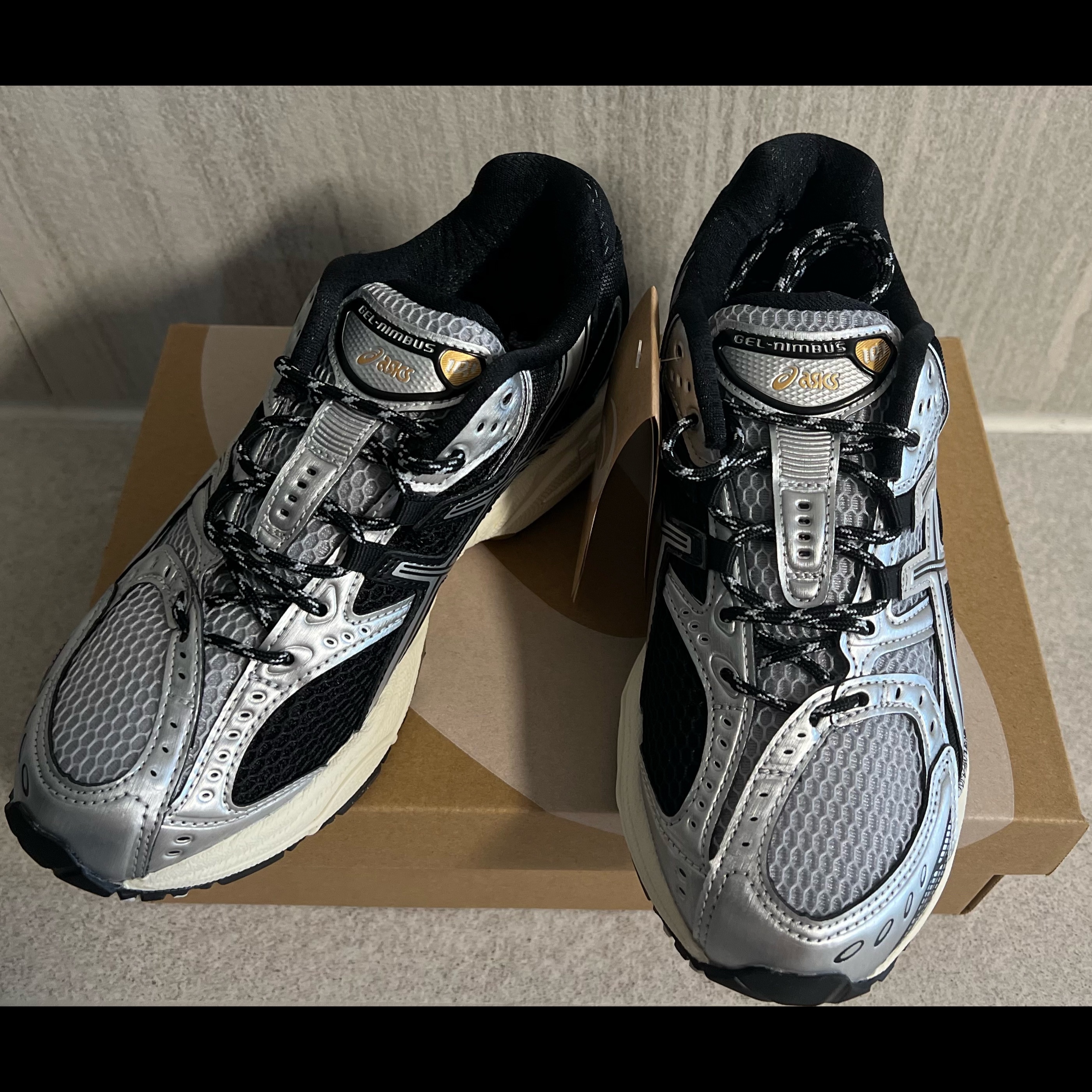 Asics Gel-Nimbus 10.1 Piedmont Grey Pure Silver 착용 스타일 - 7