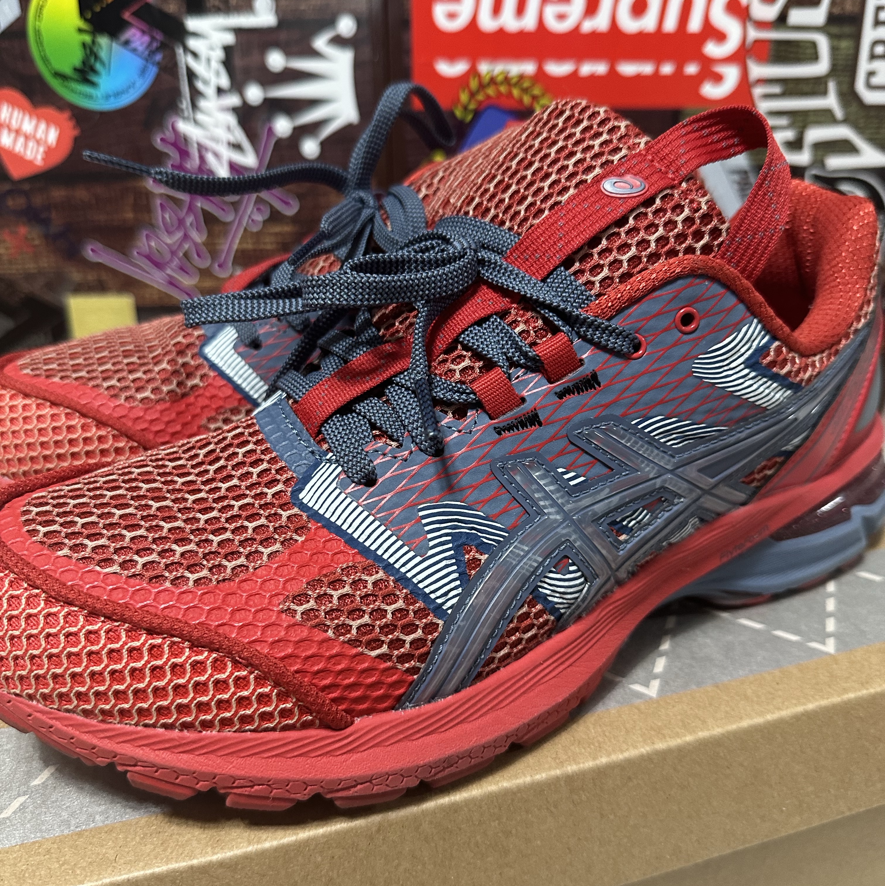 Asics Gel-Terrain Classic Red Wood Crepe 착용 스타일