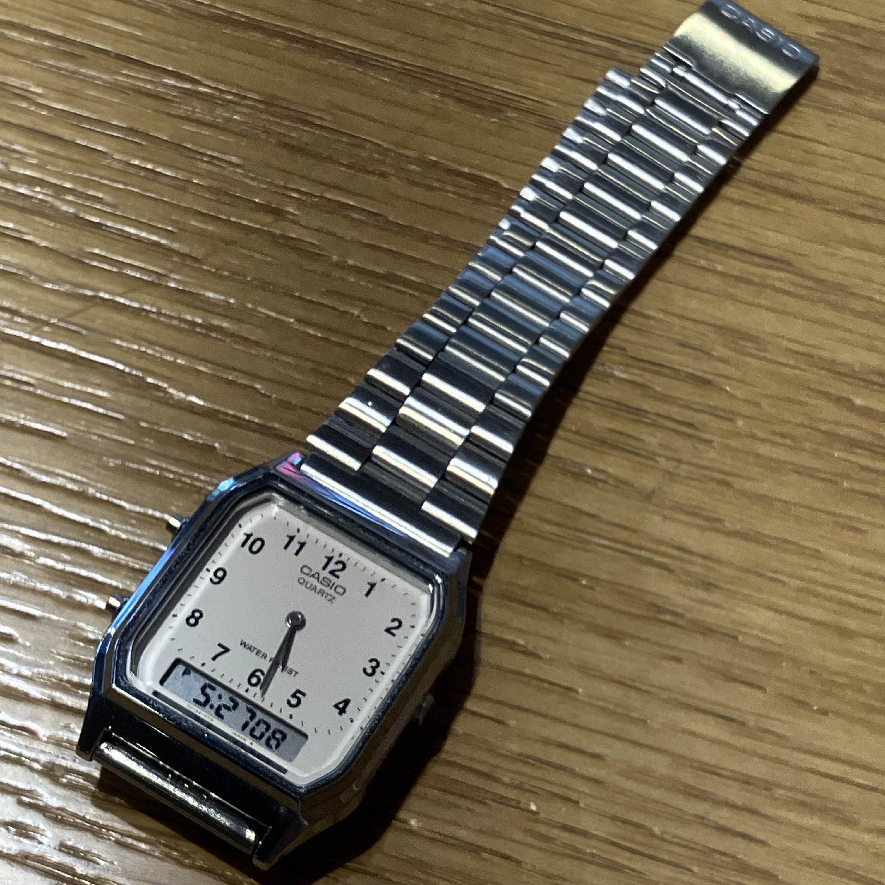 Casio AQ-230A-7B 착용 스타일