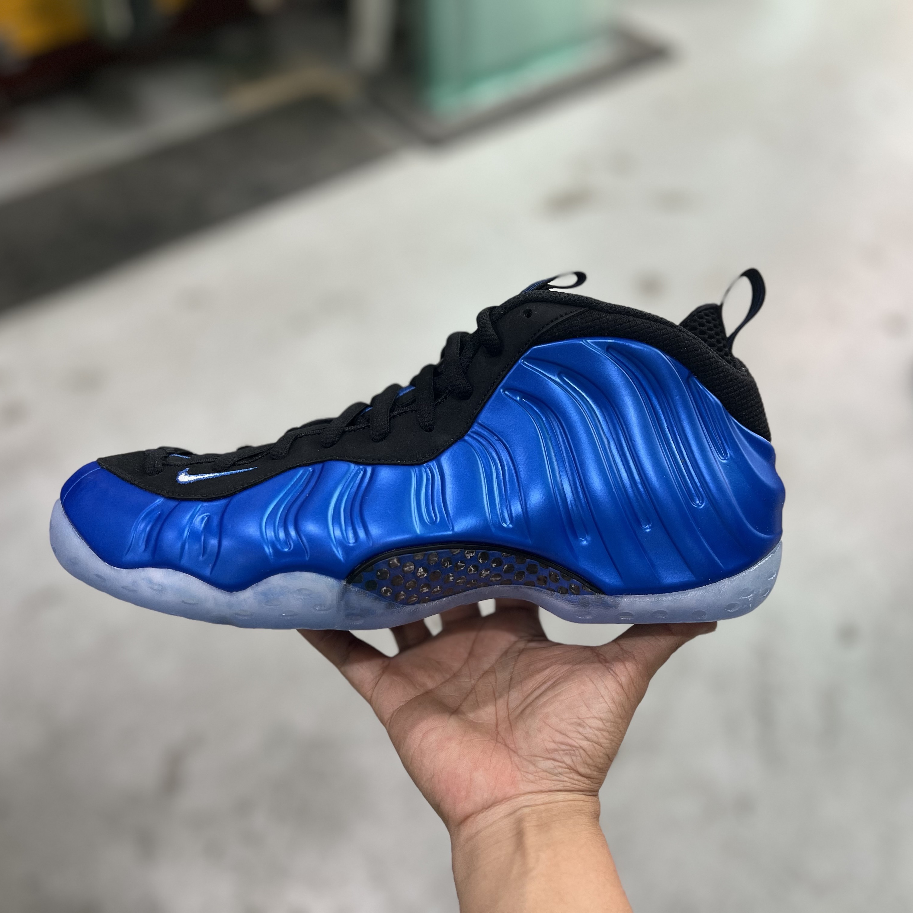 Nike Air Foamposite One International Blue 착용 스타일