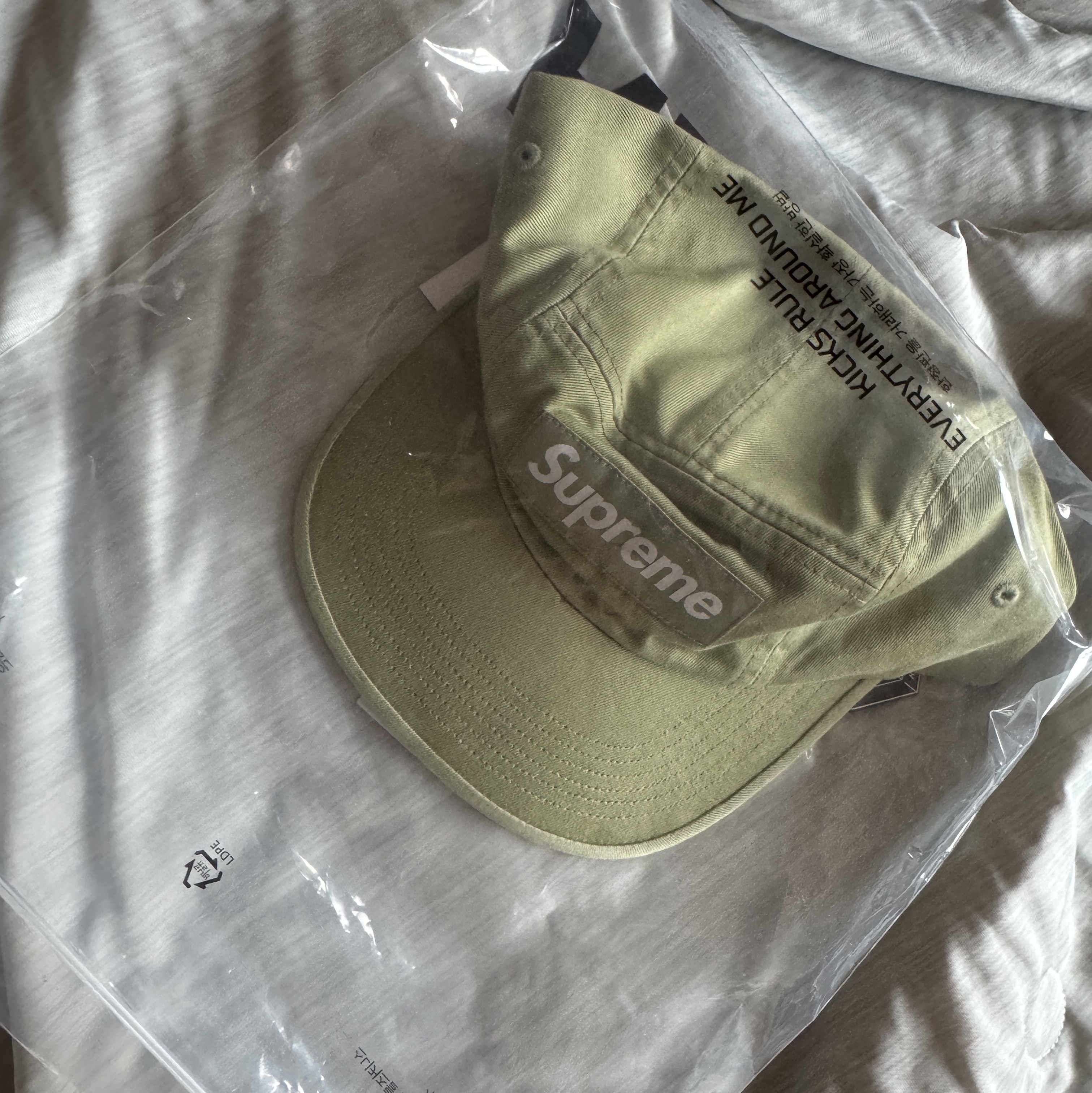 Supreme Washed Chino Twill Camp Cap Light Olive - 24SS 착용 스타일