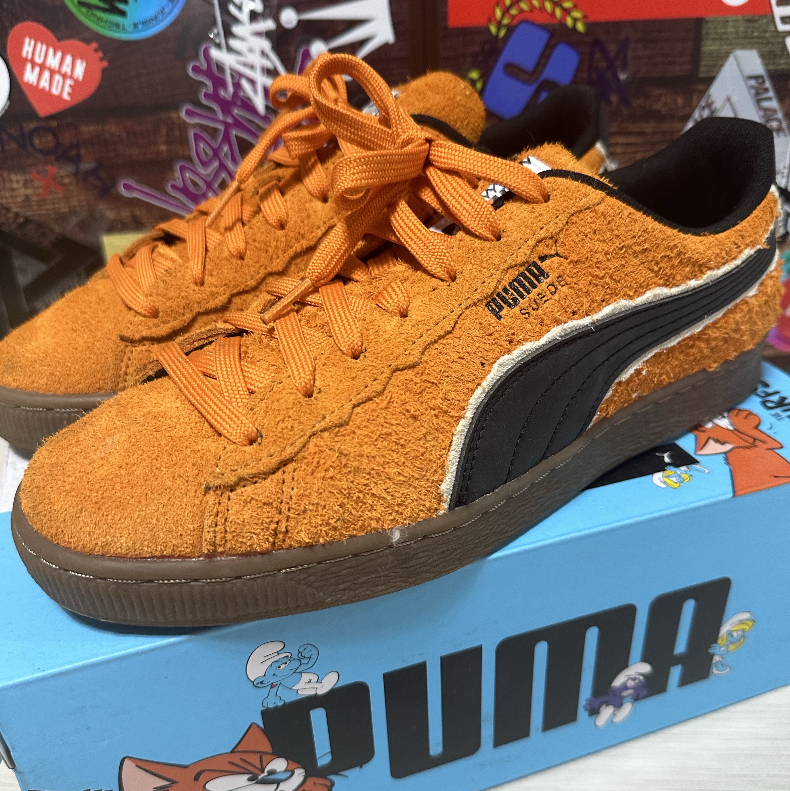 Puma x The Smurfs Suede Pumpkin Pie Black 착용 스타일