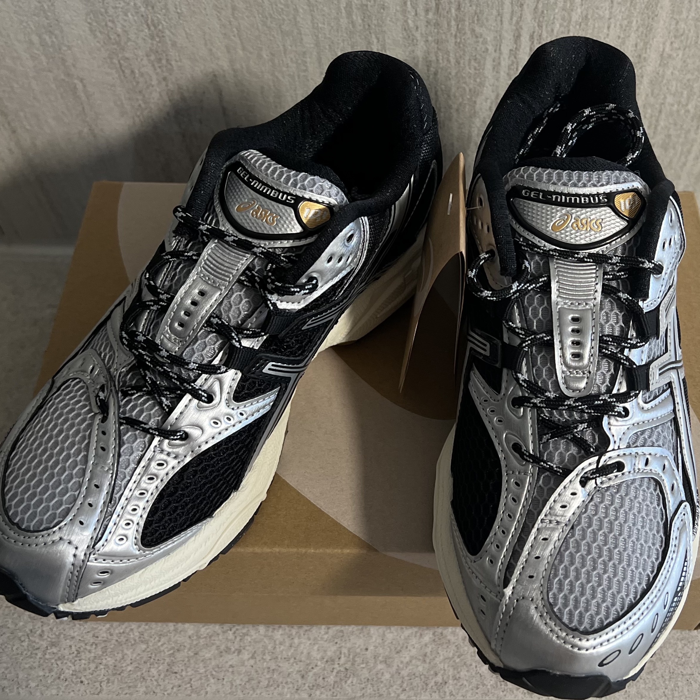 Asics Gel-Nimbus 10.1 Piedmont Grey Pure Silver 착용 스타일 - 3