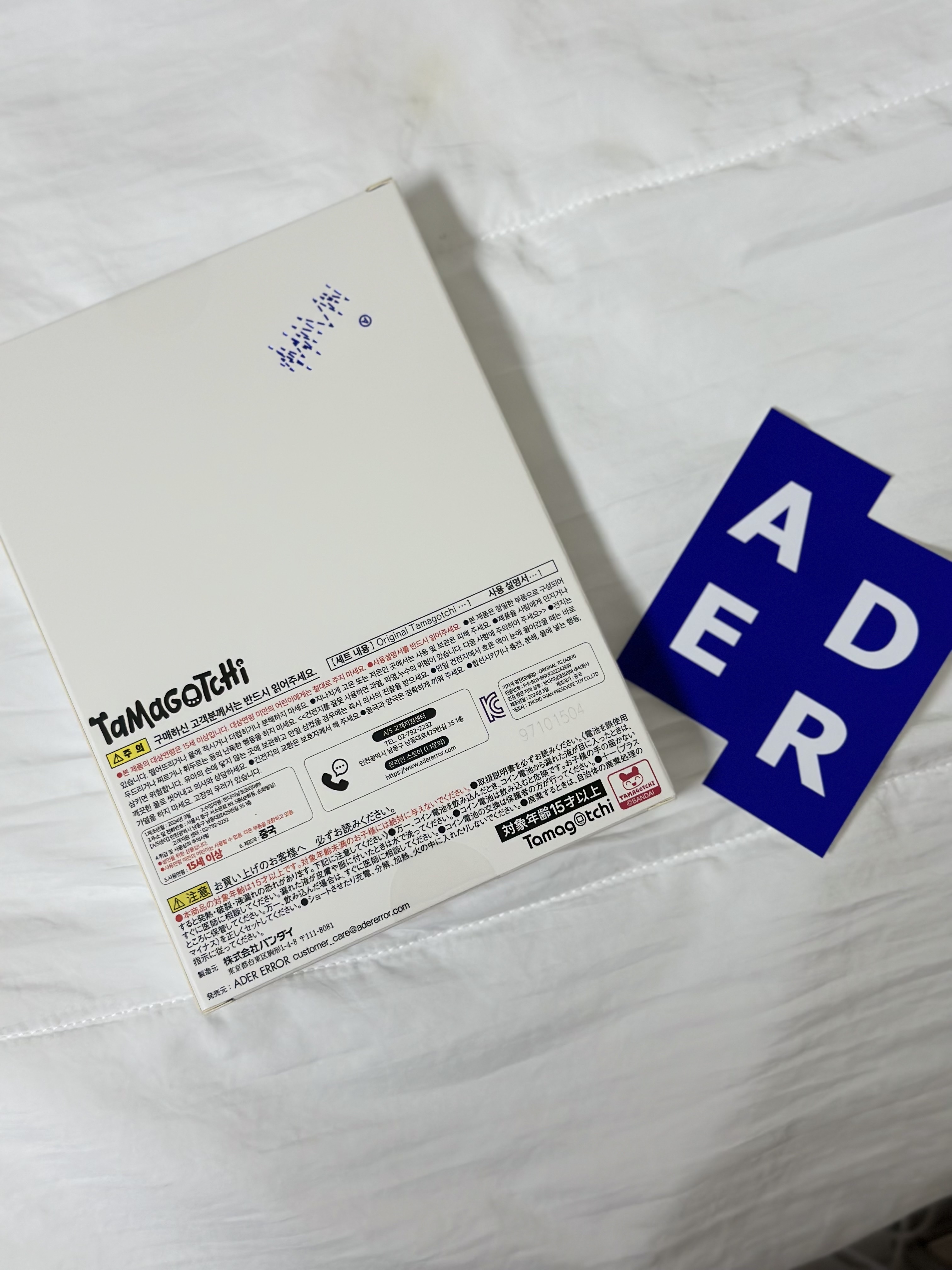 Ader Error x Bandai Original Tamagotchi Z-Blue 착용 스타일 - 2
