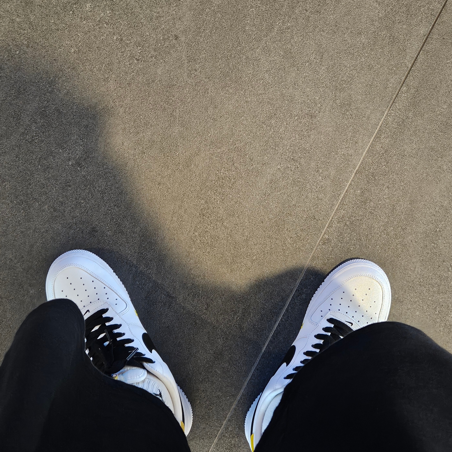 Nike Air Force 1 '07 LV8 2 Have a Nike Day 착용 스타일 - 2