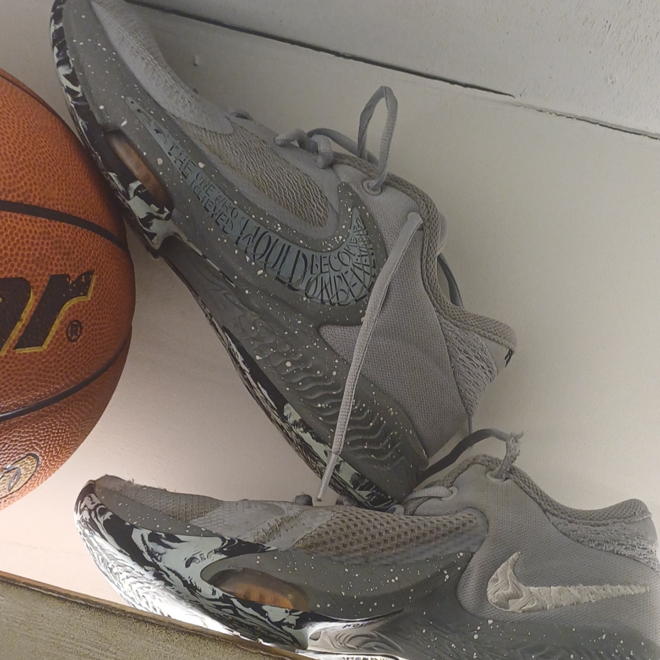 Nike Zoom Freak 4 Wolf Grey White 착용 스타일 - 3