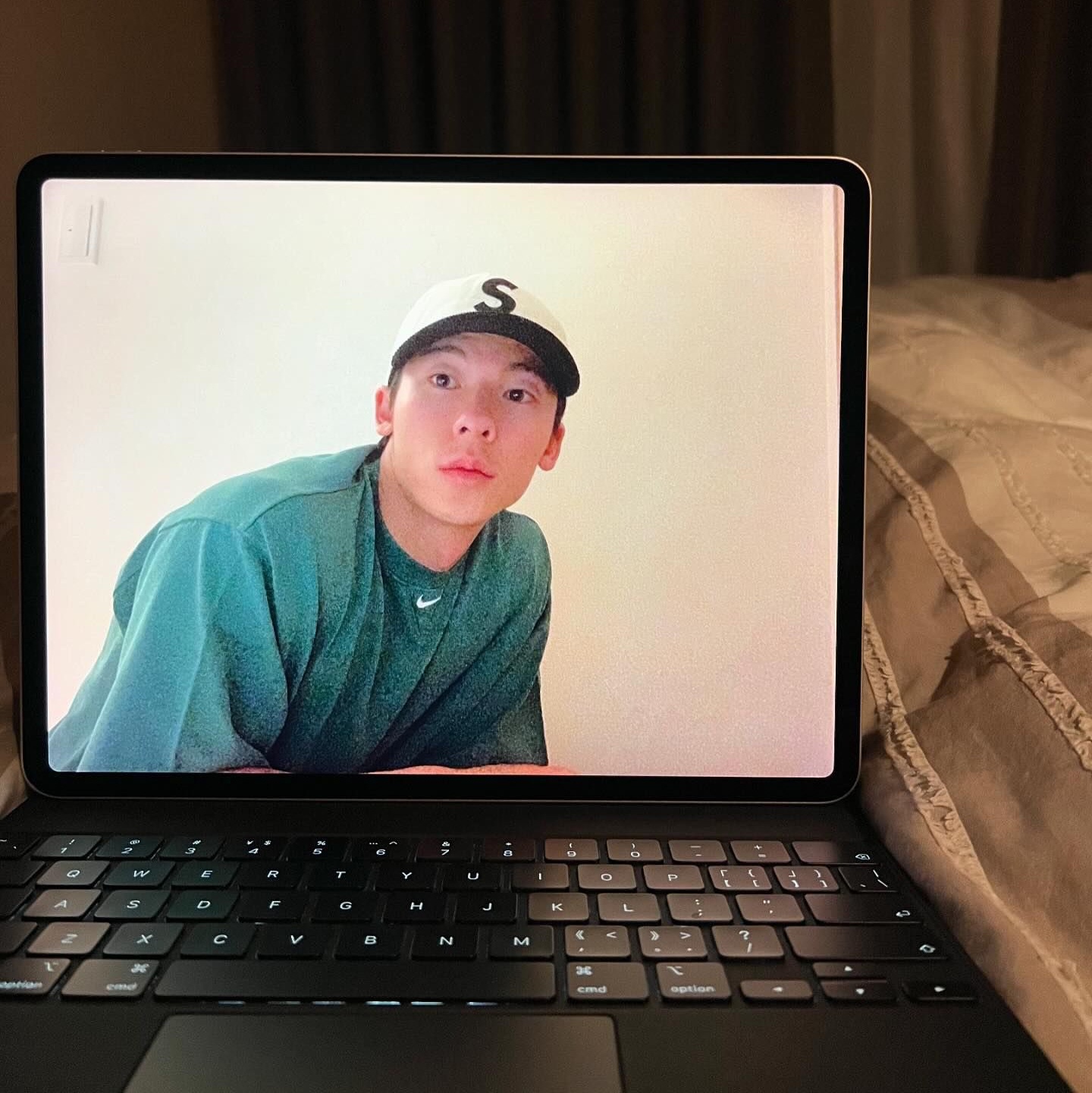 Supreme 2-Tone S Logo 6-Panel Stone - 24SS 착용 스타일 - 1