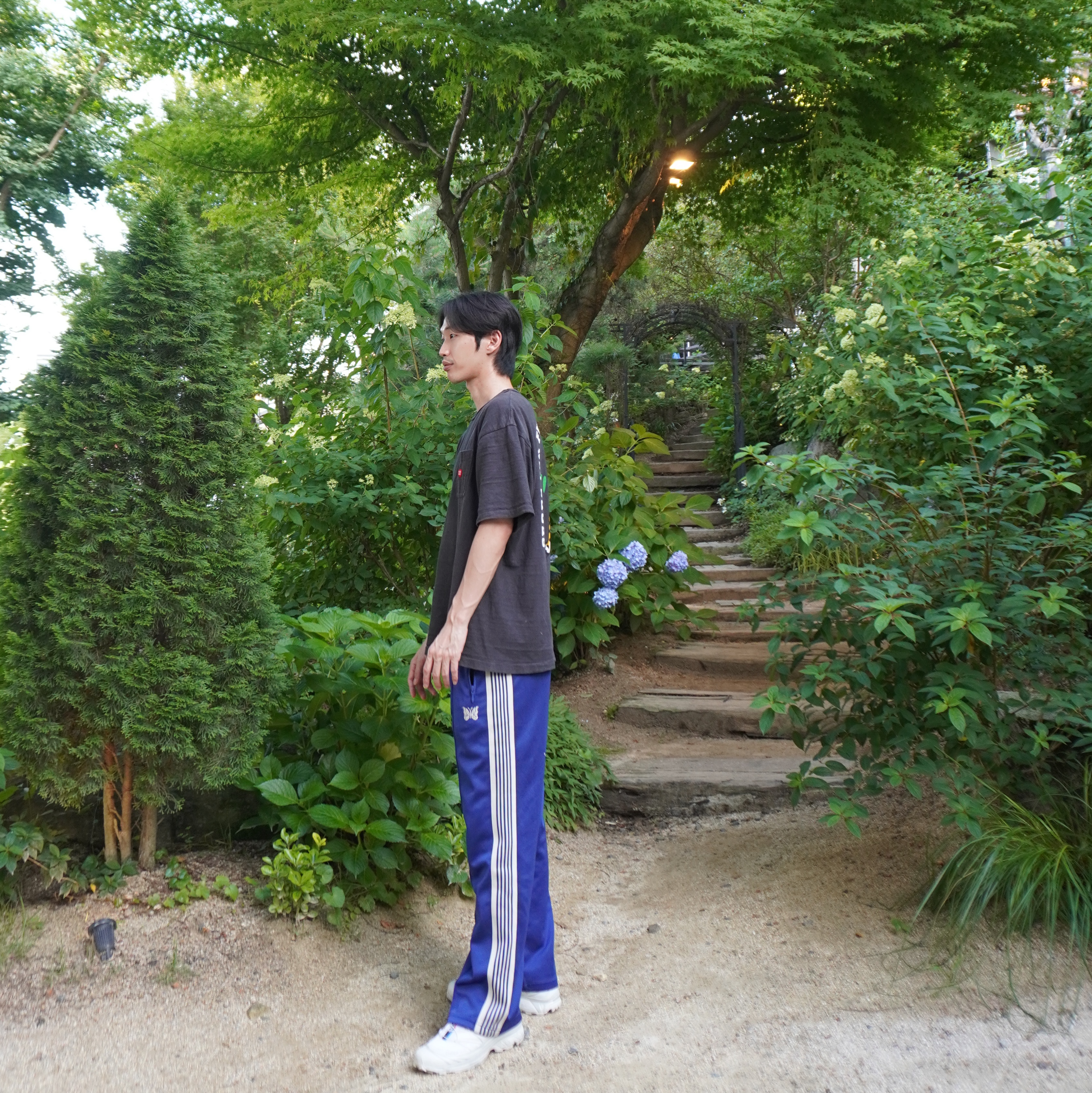 Needles Track Pants Poly Smooth Royal, Salomon XT-6 ADV White 착용 스타일 - 3