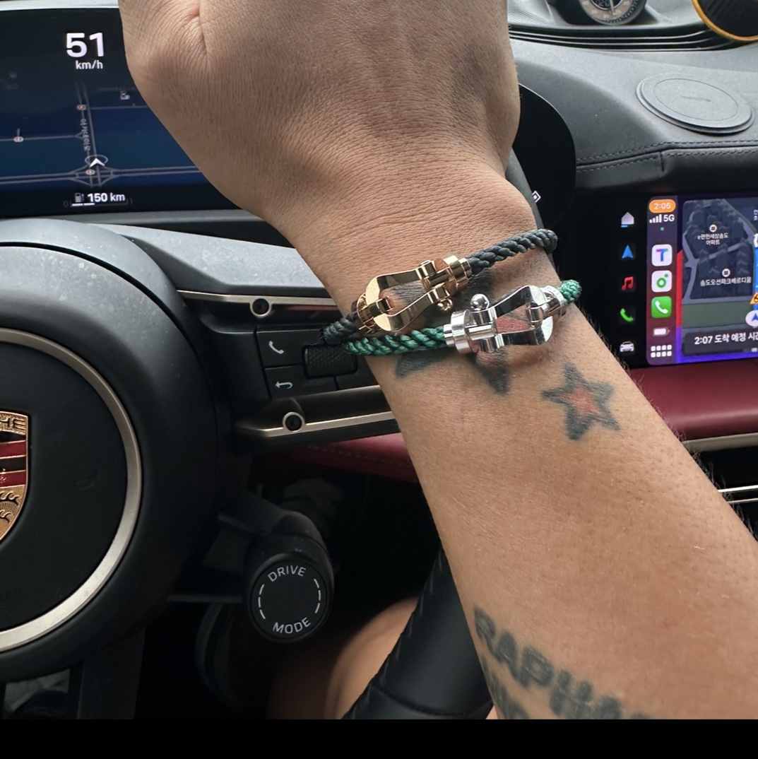 Fred Force 10 Steel Cable Bracelet Large 18K Yellow Gold, Fred Force 10 Steel Cable Bracelet Large 18K White Gold 착용 스타일 - 1