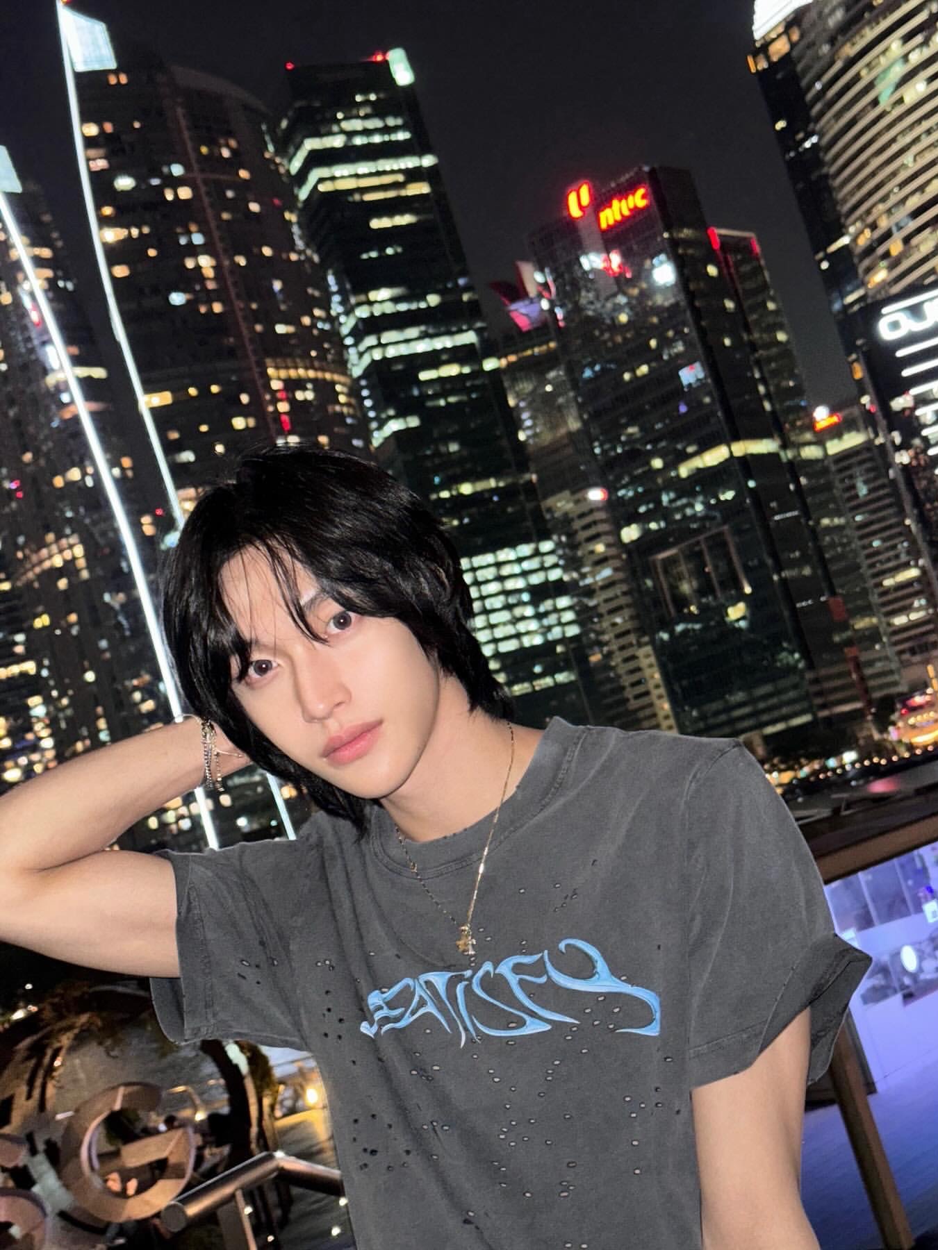 Satisfy MothTech T-Shirt Aged Black 착용 스타일 - 1