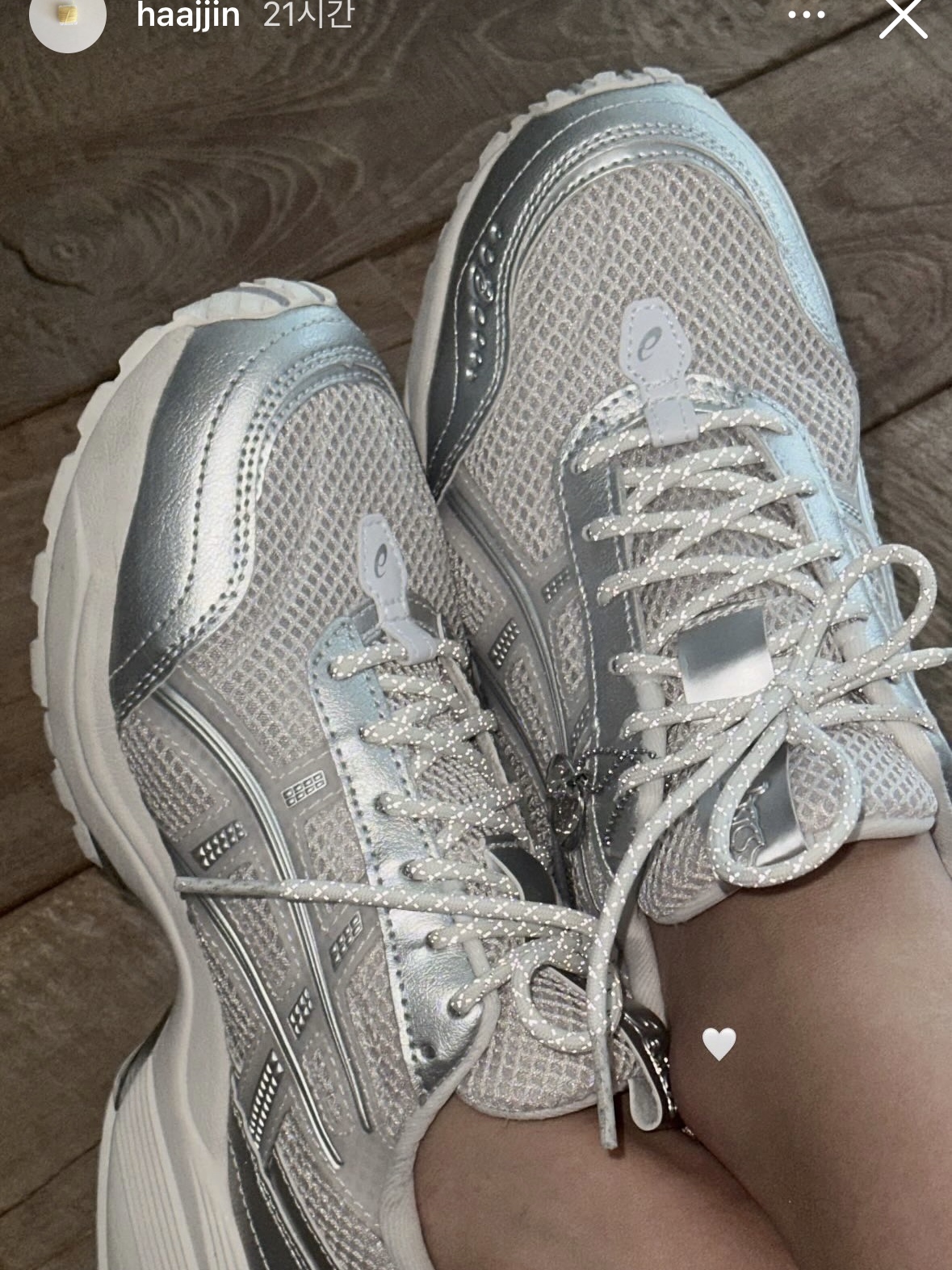 (W) Asics x Snidel Gel-1090 V2 Silver 착용 스타일