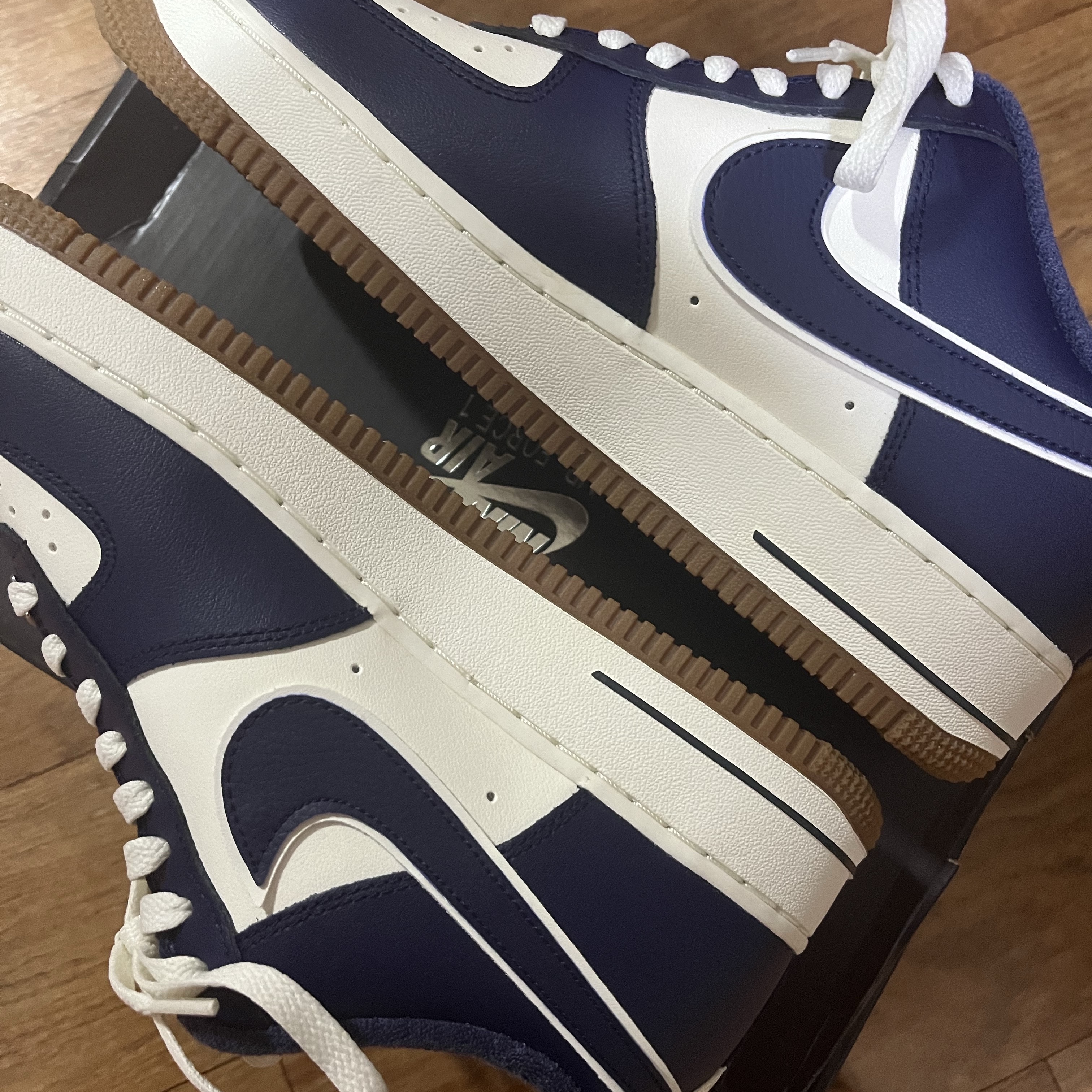 Nike Air Force 1 '07 LV8 Midnight Navy 착용 스타일