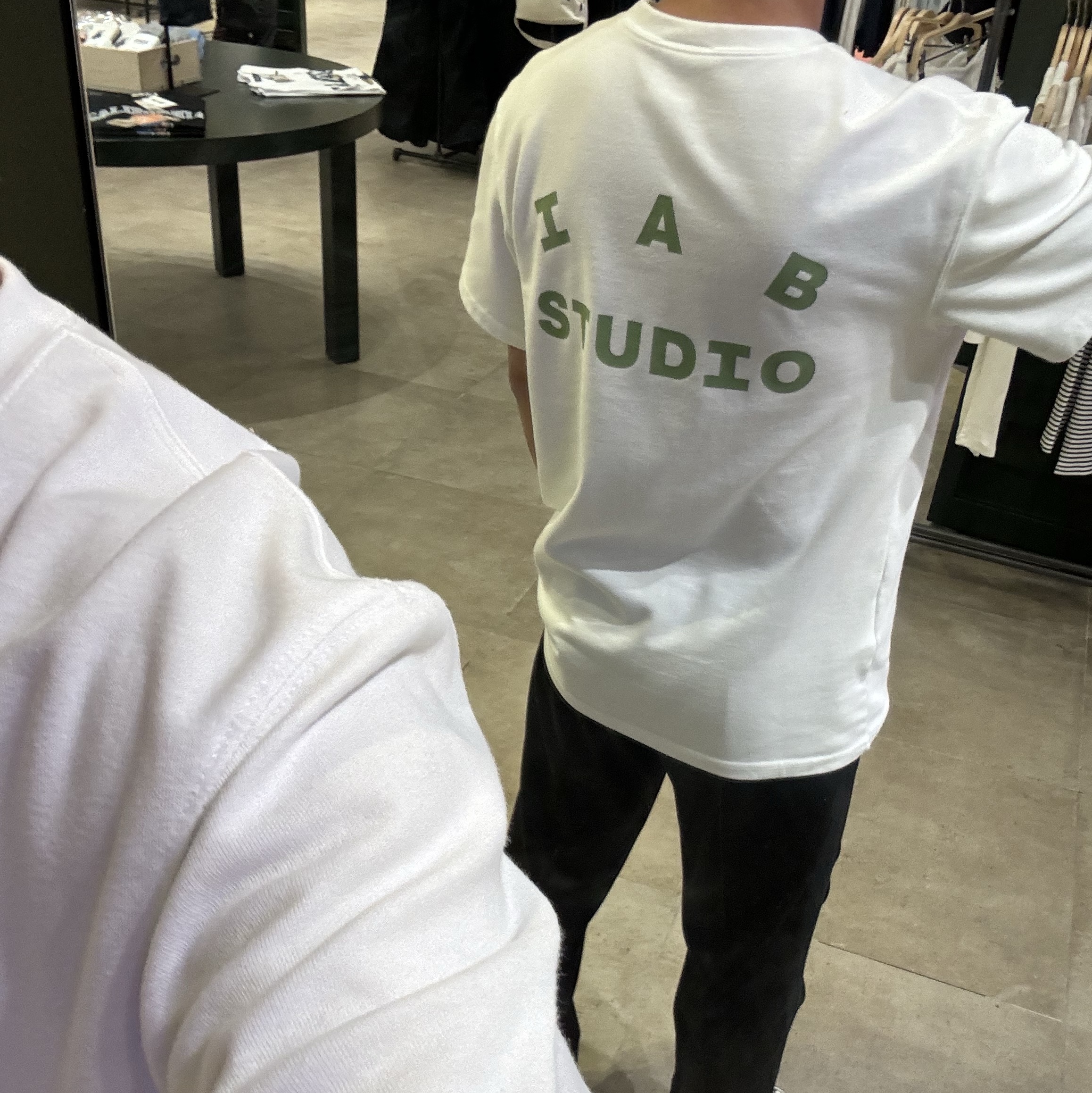 IAB Studio T-Shirt White Light Green, IAB Studio Track Pants Black 착용 스타일 - 1
