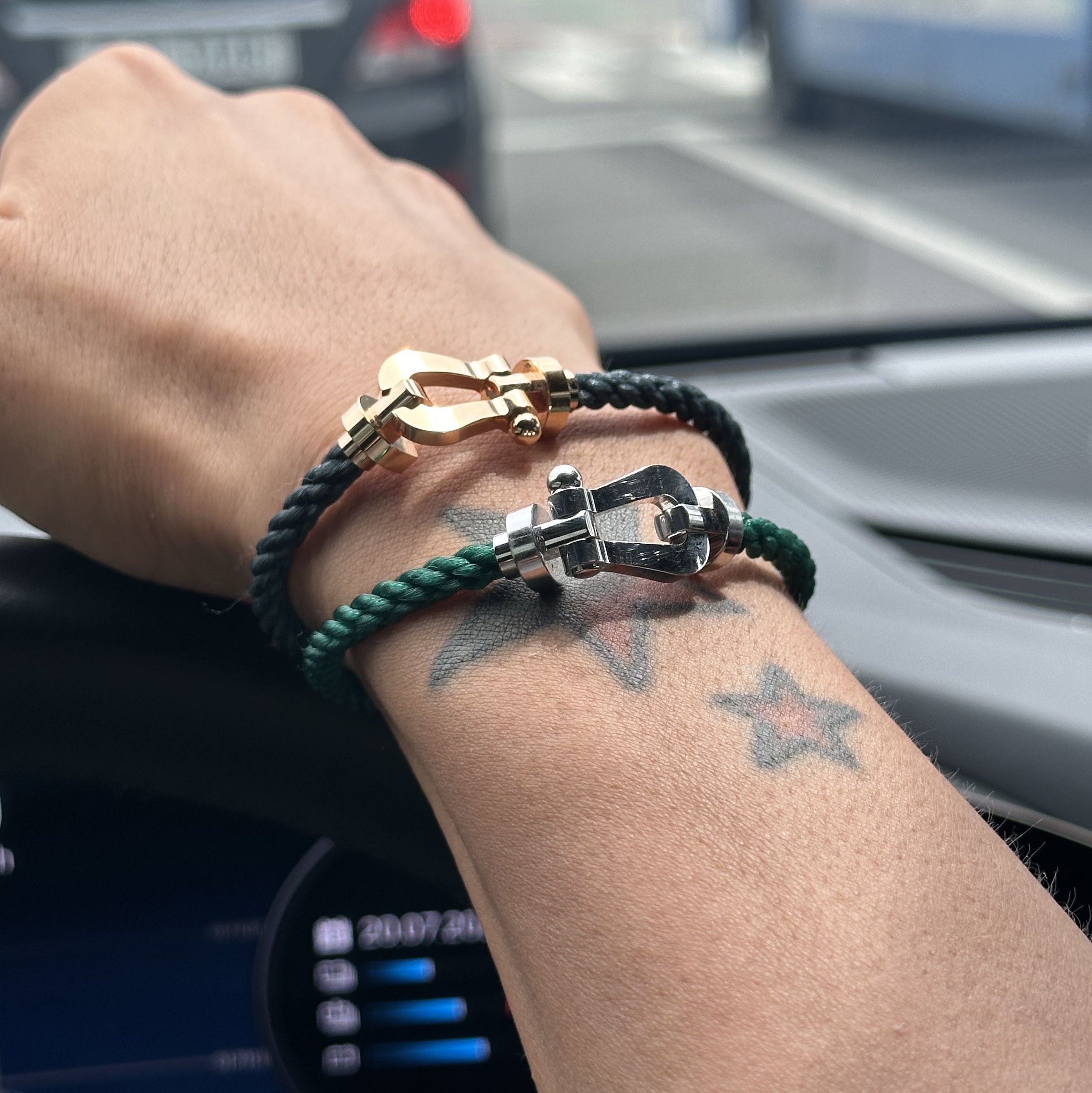 Fred Force 10 Steel Cable Bracelet Large 18K Yellow Gold, Fred Force 10 Steel Cable Bracelet Large 18K White Gold 착용 스타일 - 2