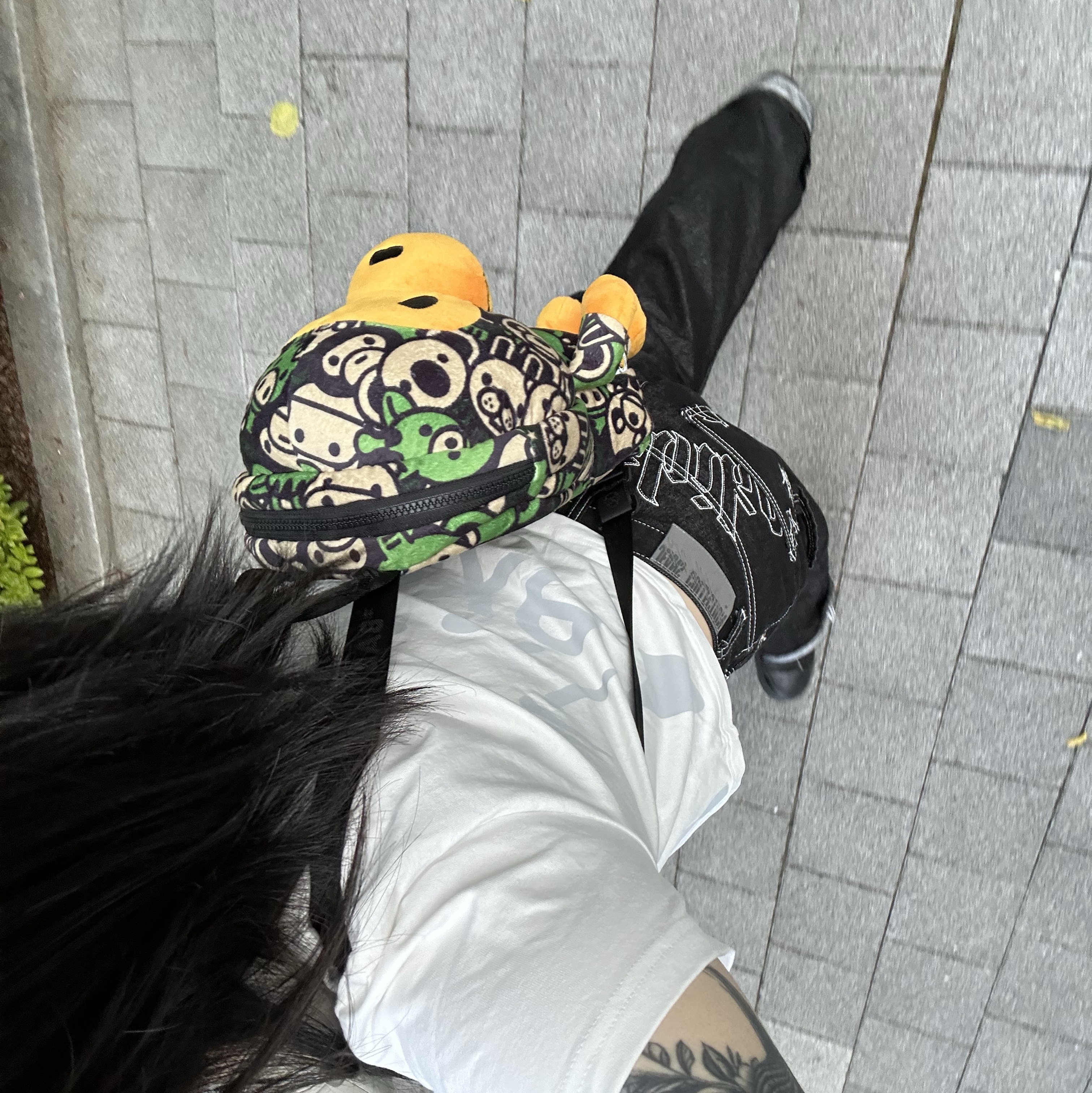 BAPE Baby Milo Plush Backpack Green 착용 스타일