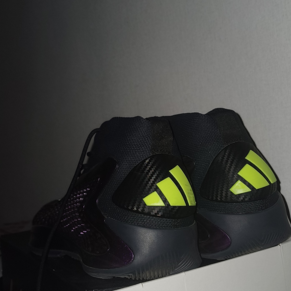 Adidas A.E. 1 Core Black Carbon 착용 스타일 - 3