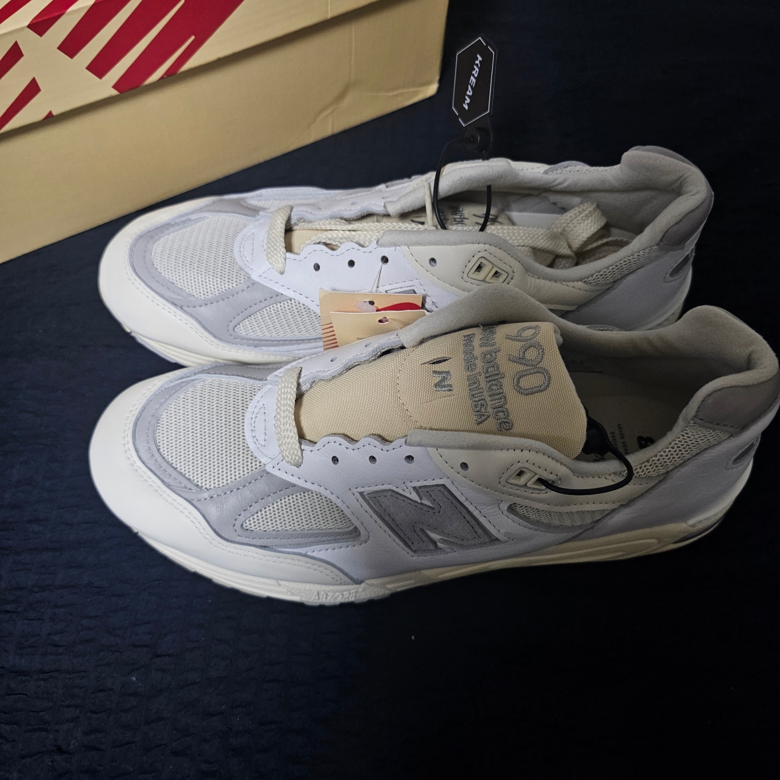 New Balance 990v2 Made in USA Sea Salt 착용 스타일 - 2