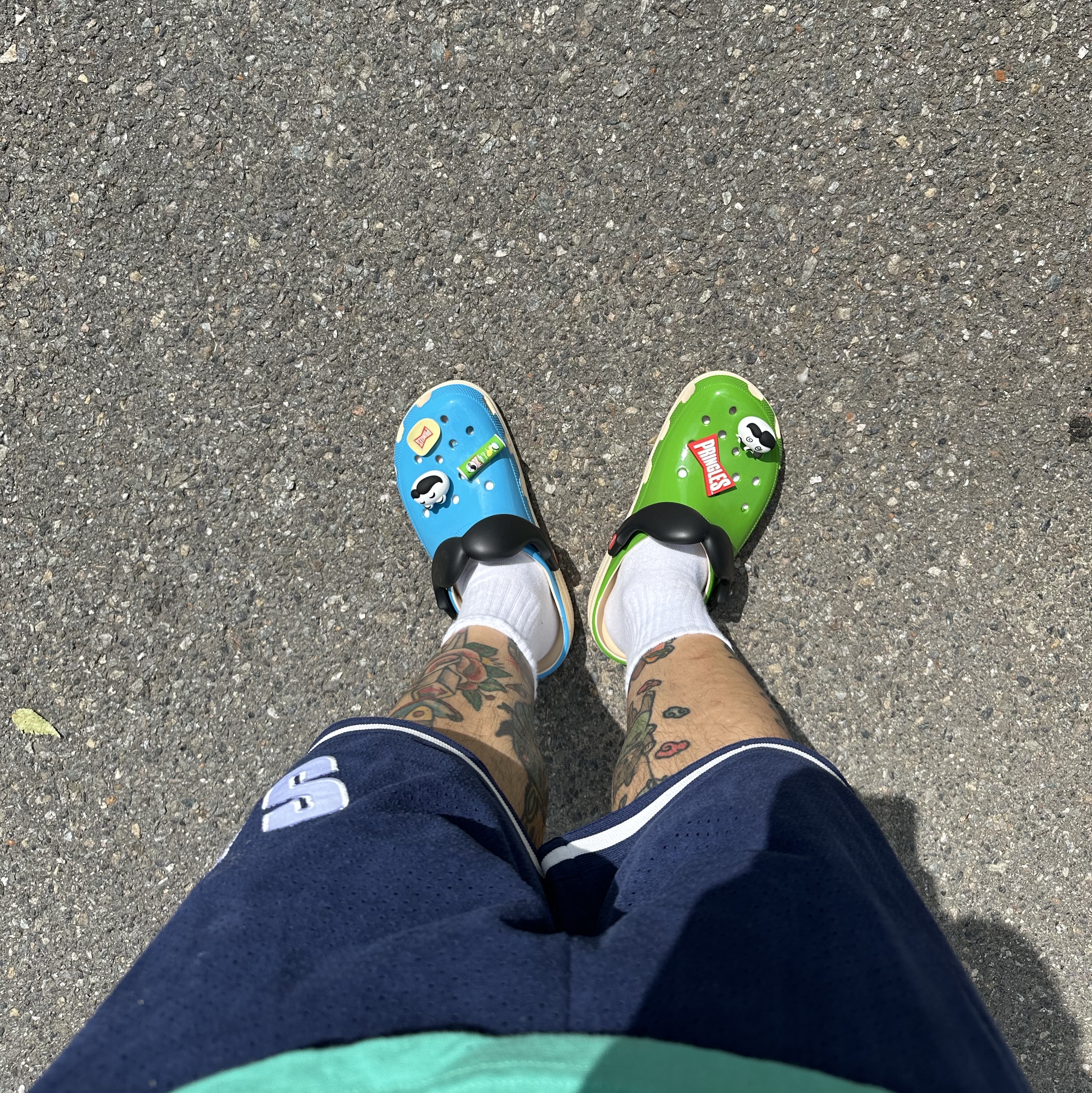 Crocs x Pringles Classic Clog Multi 착용 스타일