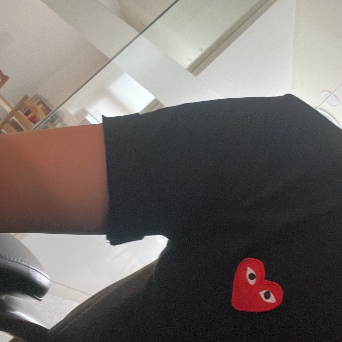 Play Comme des Garcons Red Heart T-Shirt Black 착용 스타일