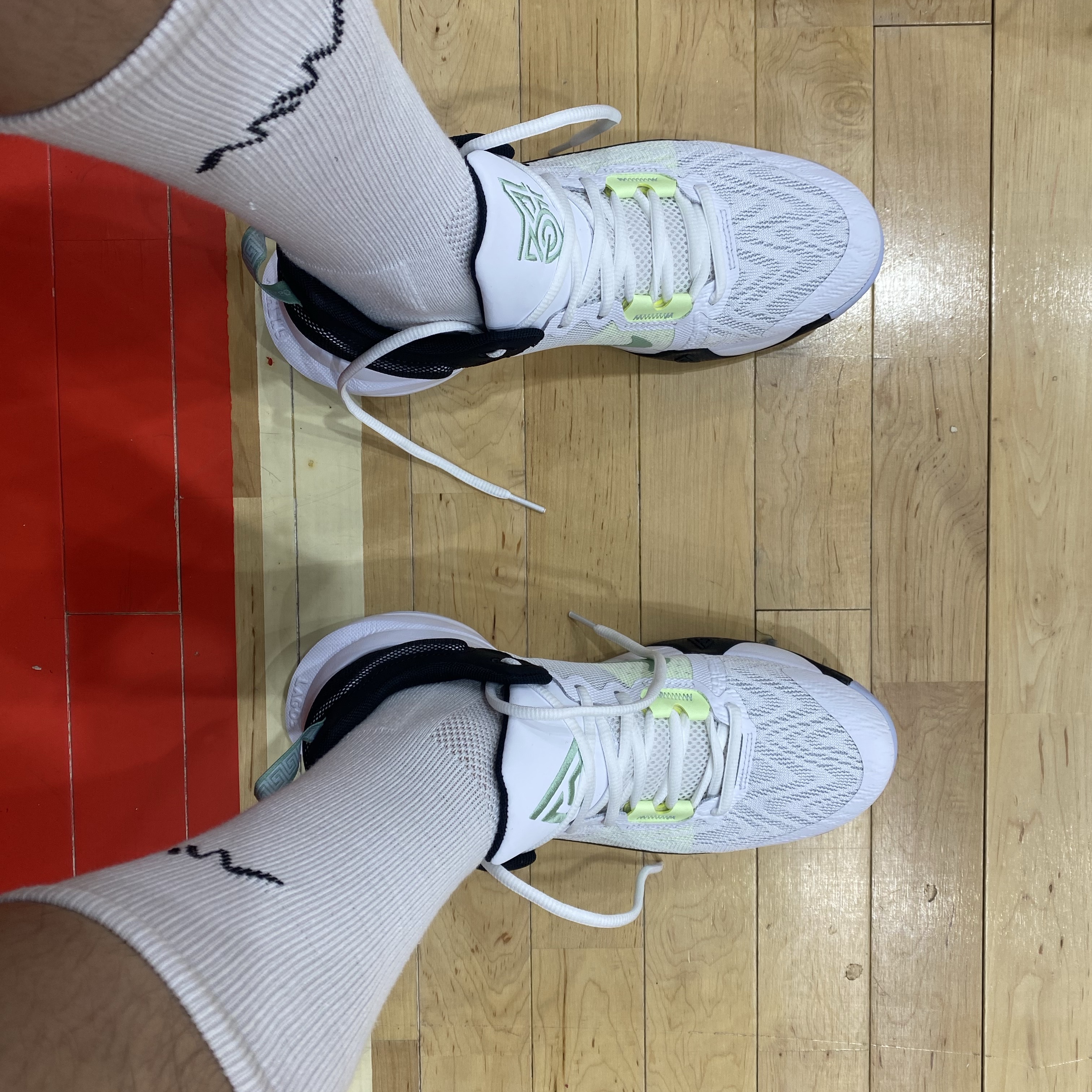 Nike Giannis Immortality 2 EP White Black 착용 스타일